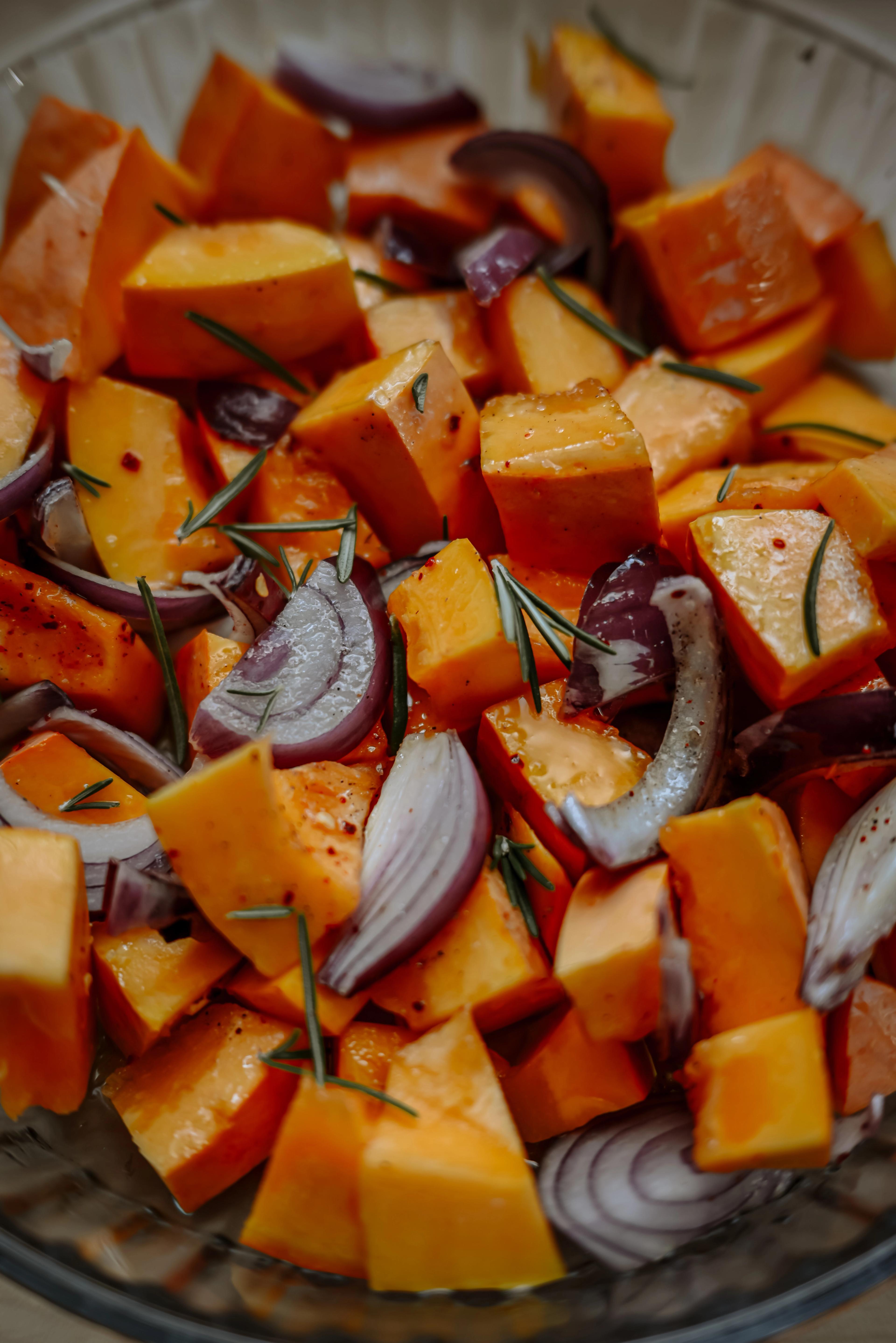 Sült sütőtök mézzel, balzsamecettel, fetával és dióval