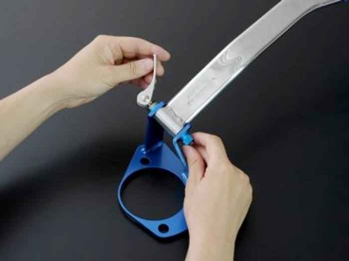 Simply tighten by hand and lock the lever down