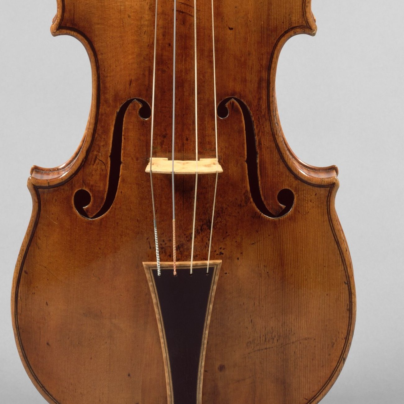 The curved body, bridge and sound-holes of Stradivari’s Gould violin