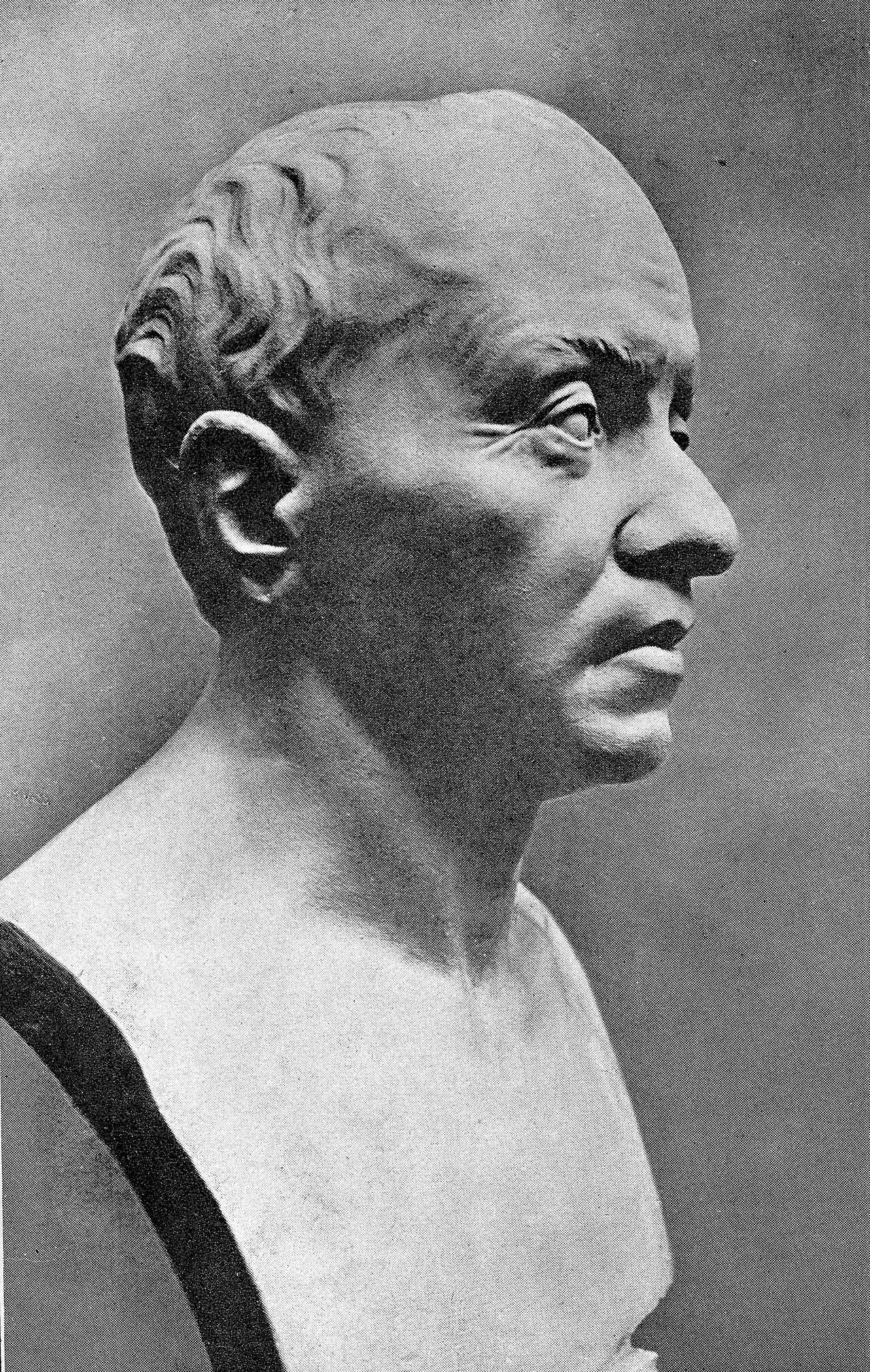A monochrome photograph of a bust of Felice Fontana in profile.