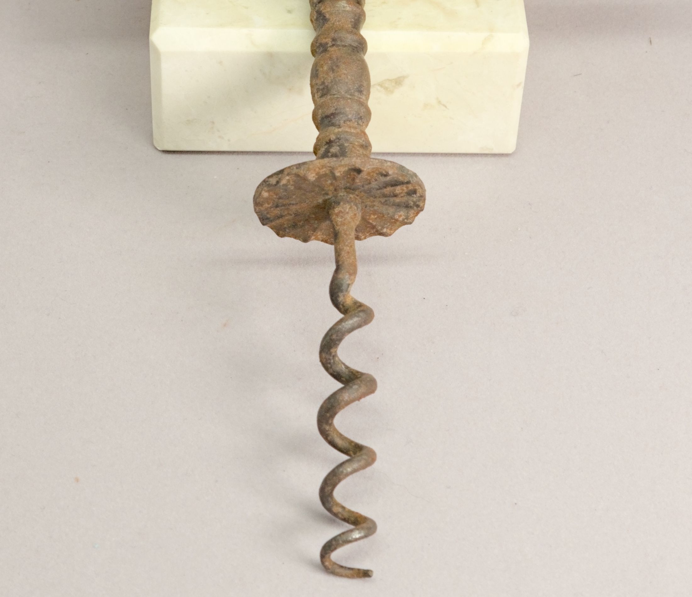 Serrated button and spiral worm on a Henshall-type corkscrew