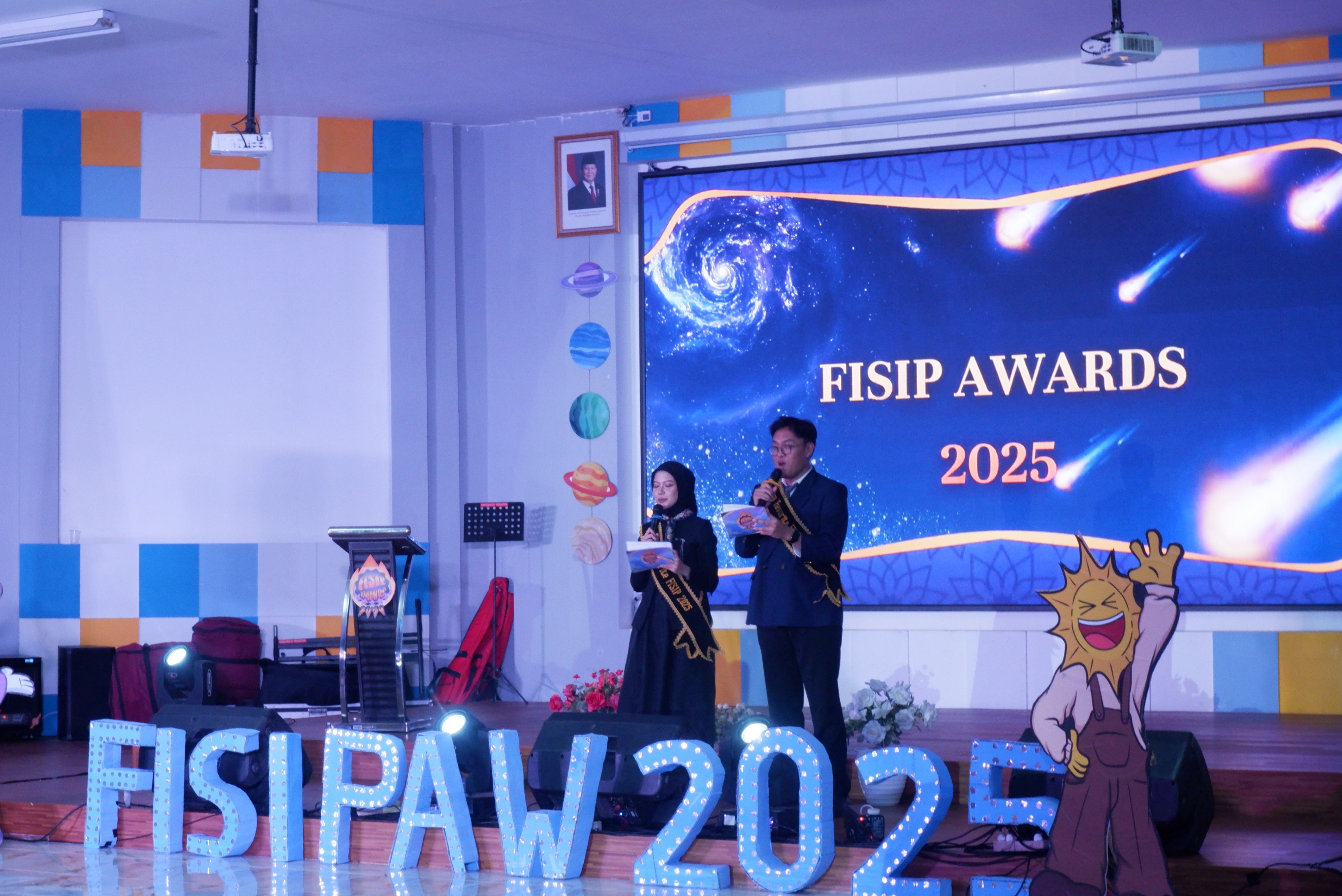 Dokumentasi FISIP Awards 2025 di panggung acara.