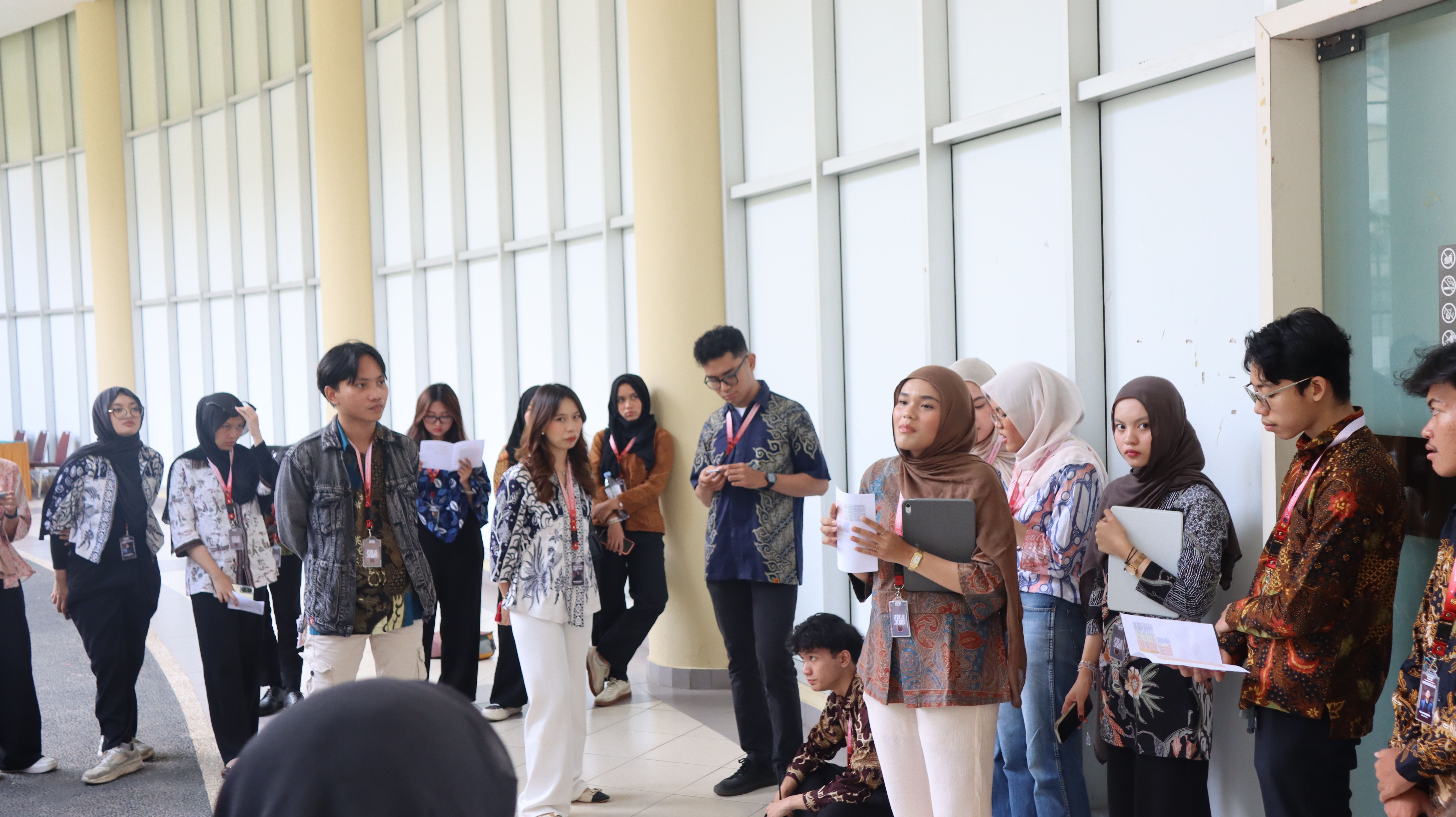 Dokumentasi FILS: peserta mengikuti kegiatan bersama.