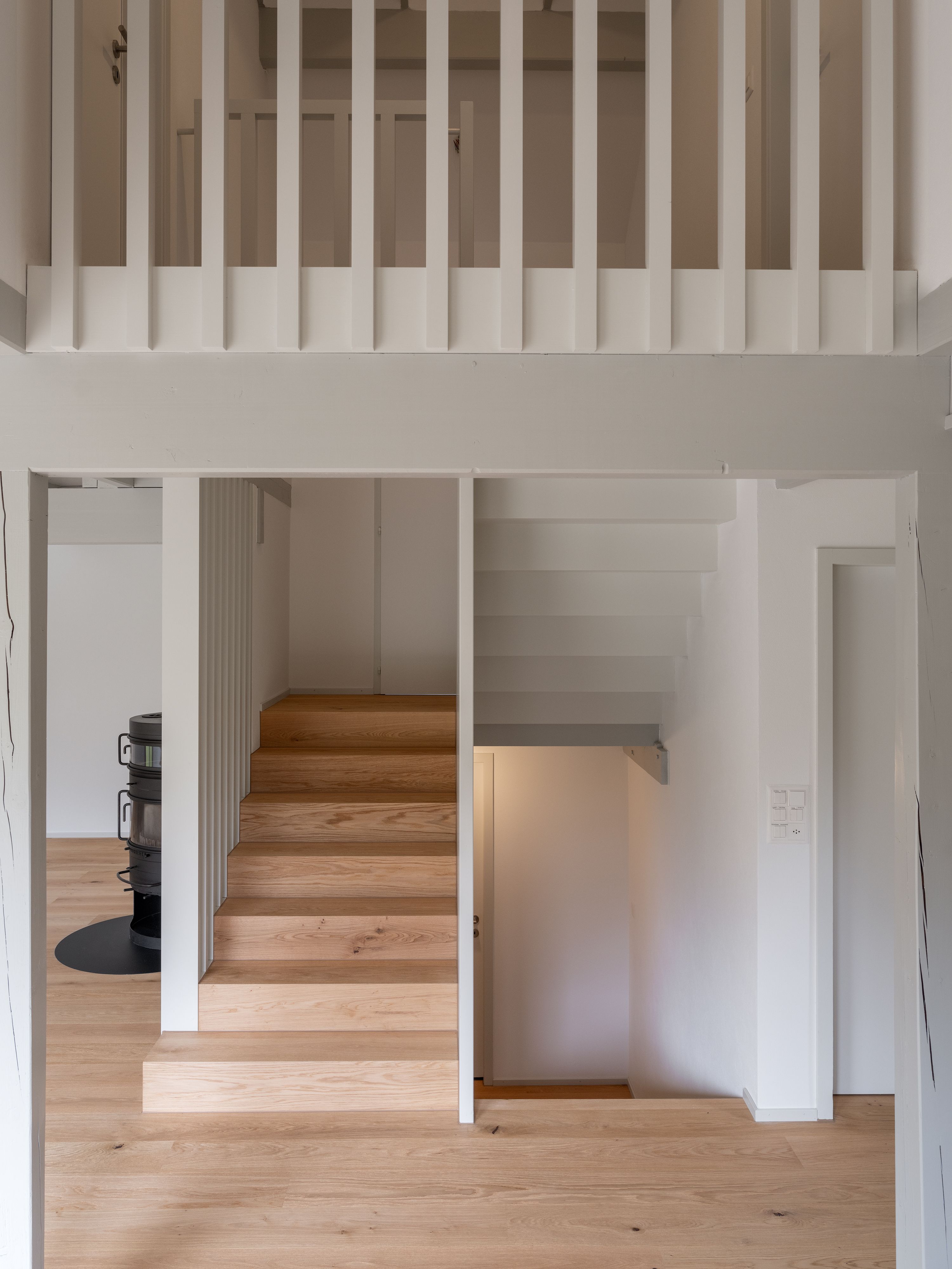 EFH Wohlen Neue Treppe mit Sichtschutzlamellen