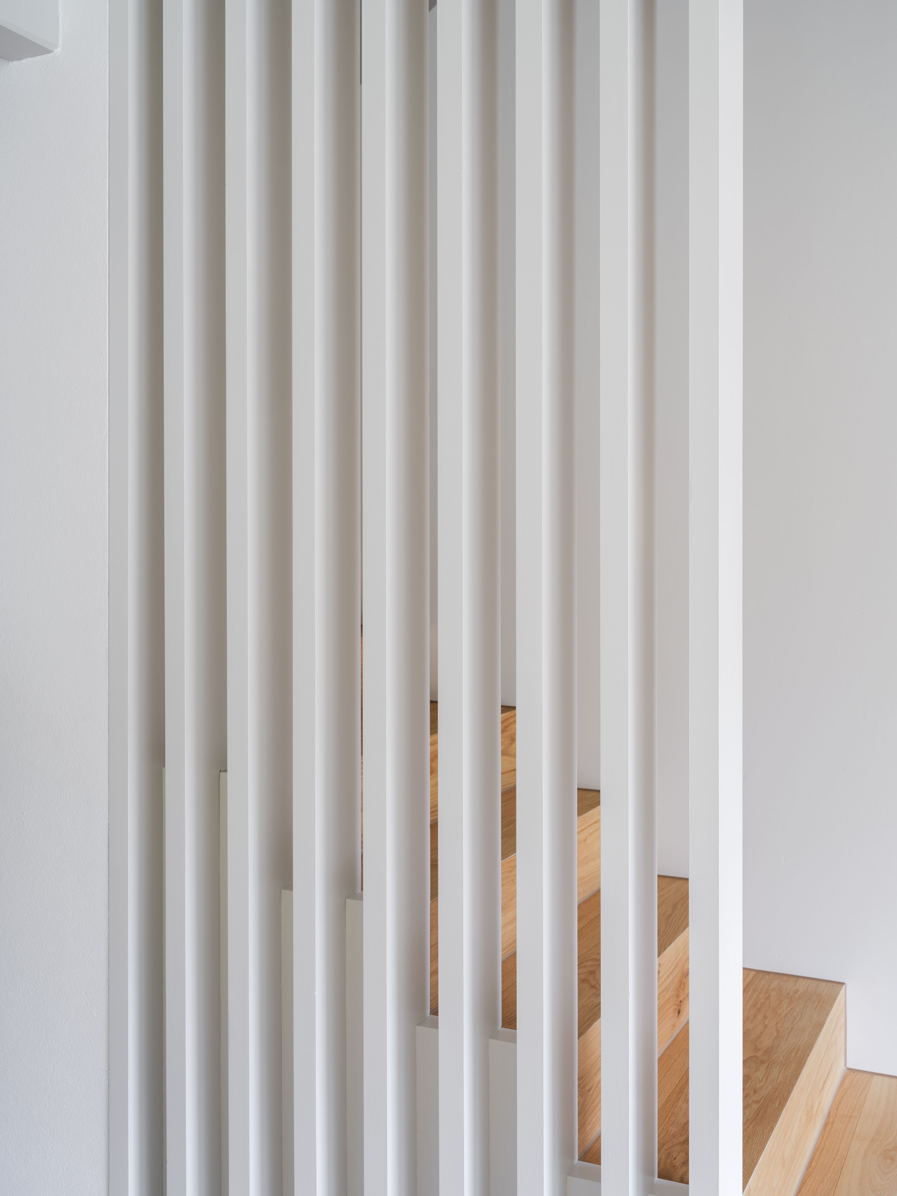 EFH Wohlen Sichtschutzlamellen bei Treppe