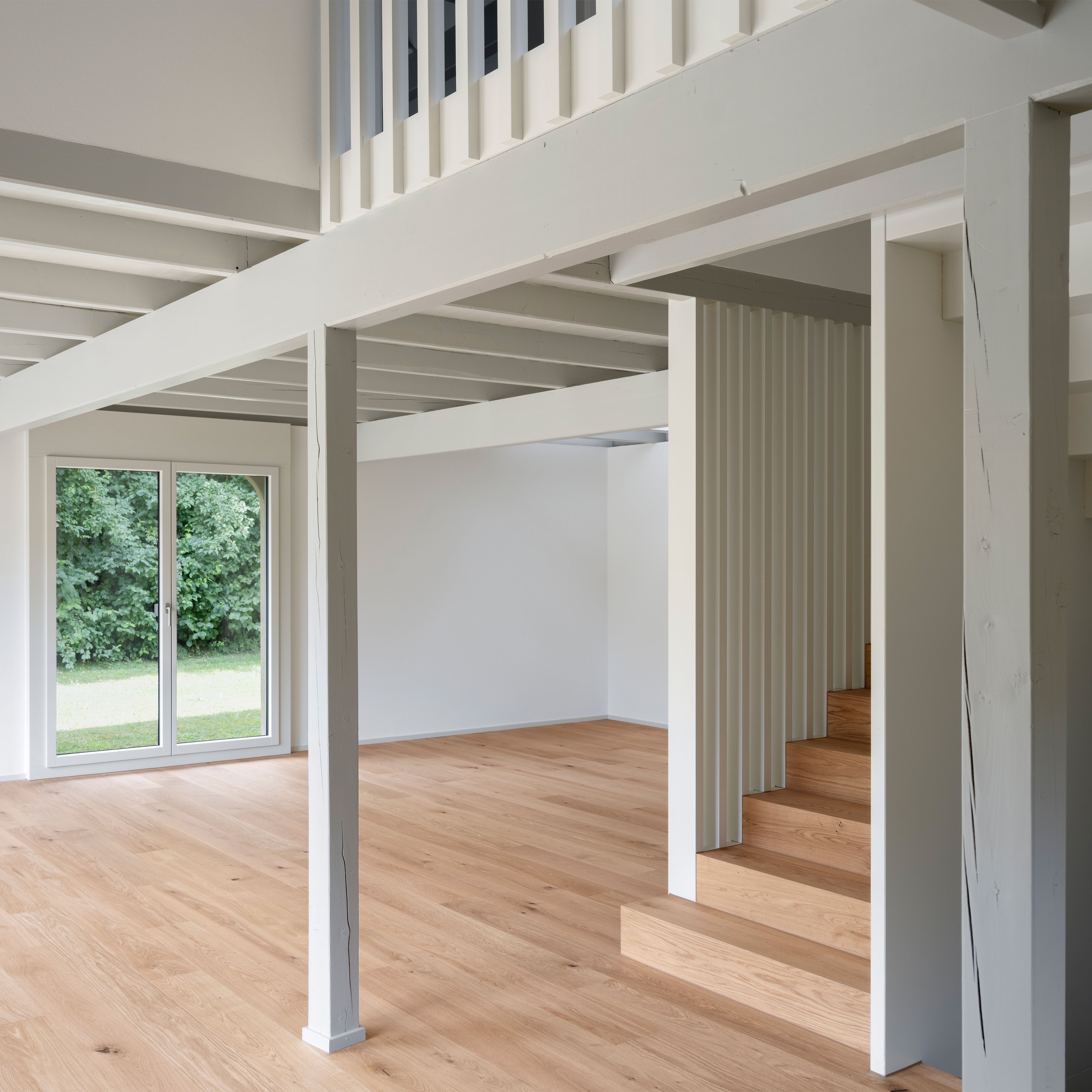 Neue Treppe mit Sichtschutzlamellen in EFH Wohlen