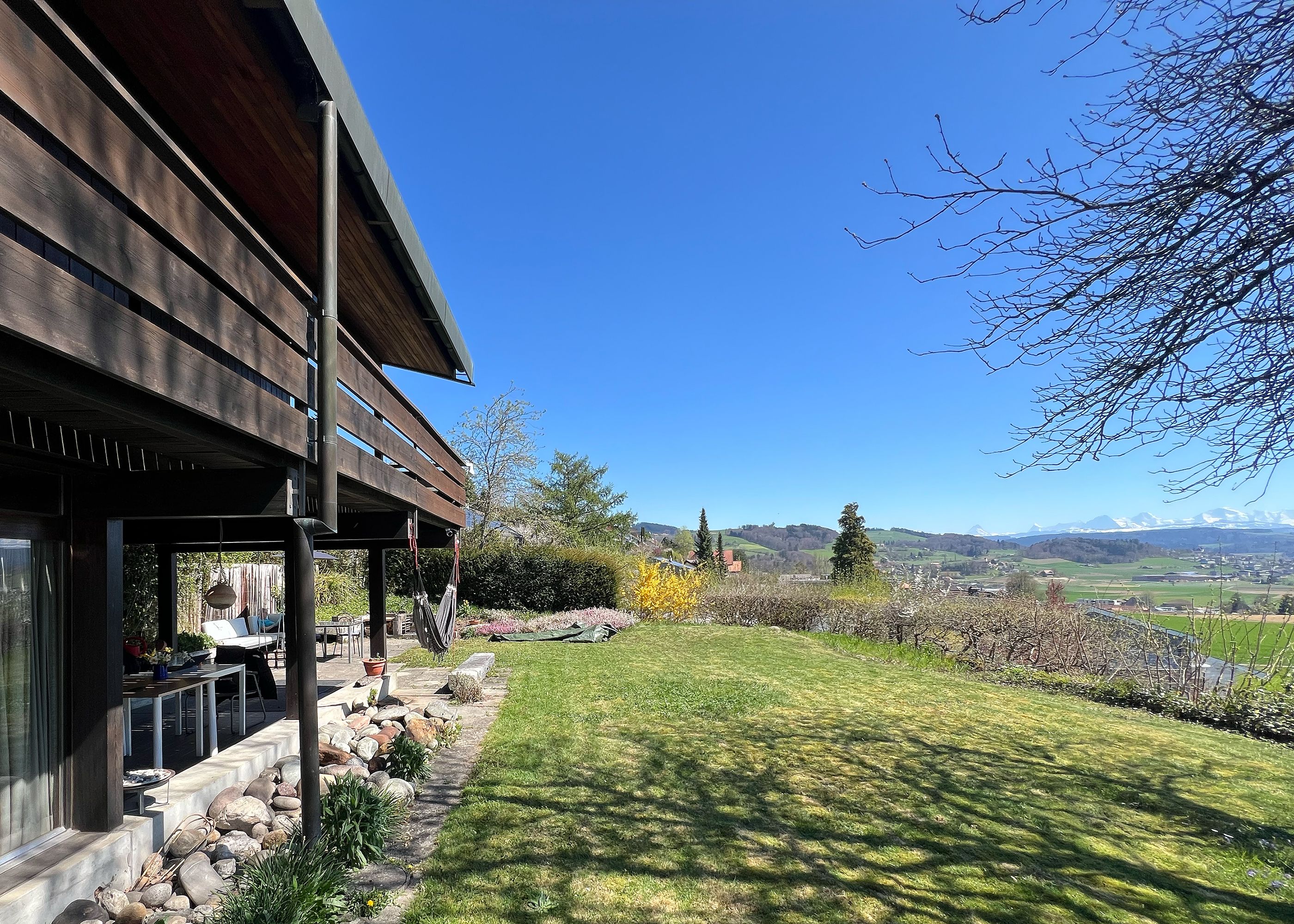 Aussicht vom Garten Richtung Alpen