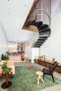 Half of the staircase is suspended from the ceiling above, leaving the living room open for flexible use