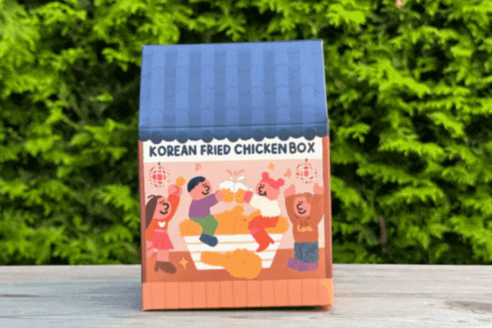 Knusprig gebratenes koreanisches Hähnchen präsentiert in EasyCookAsia's Hanok-Box.