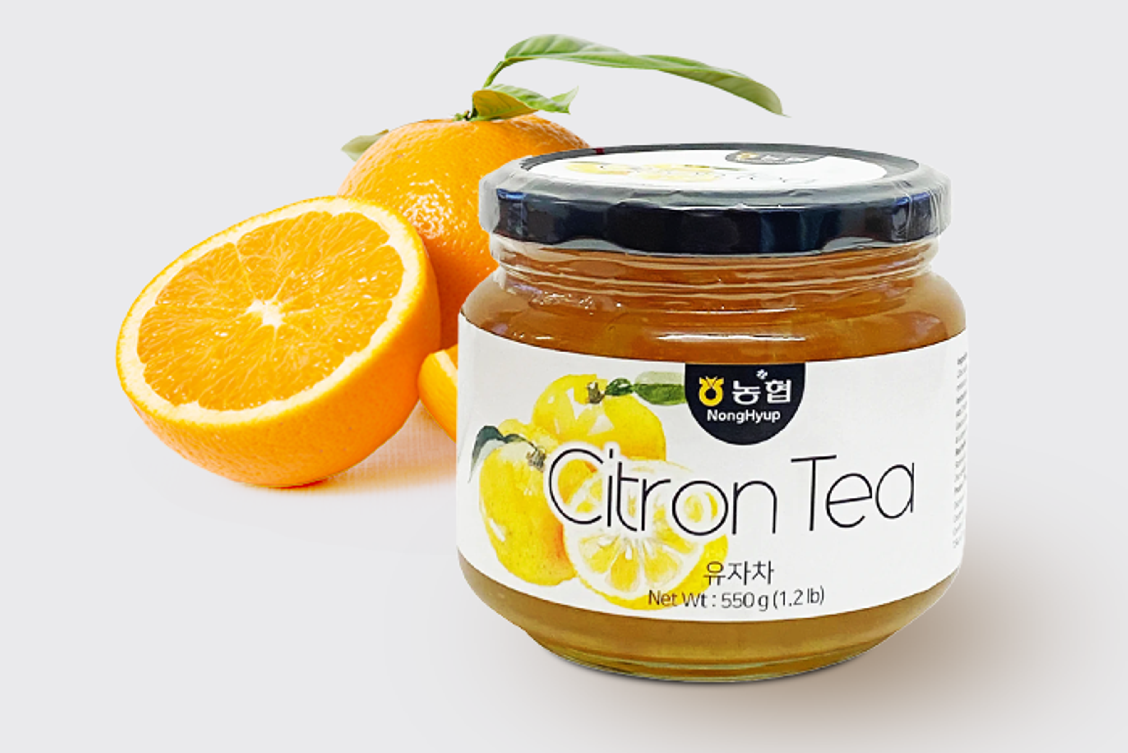 Eine Tasse NongHyup Yuzu Citron Tea, heiß serviert.