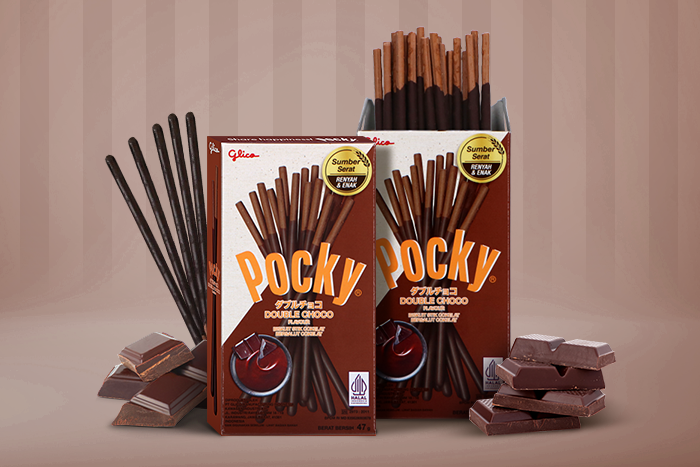 Packung von Glico Pocky Double Chocolate, appetitlich präsentiert.