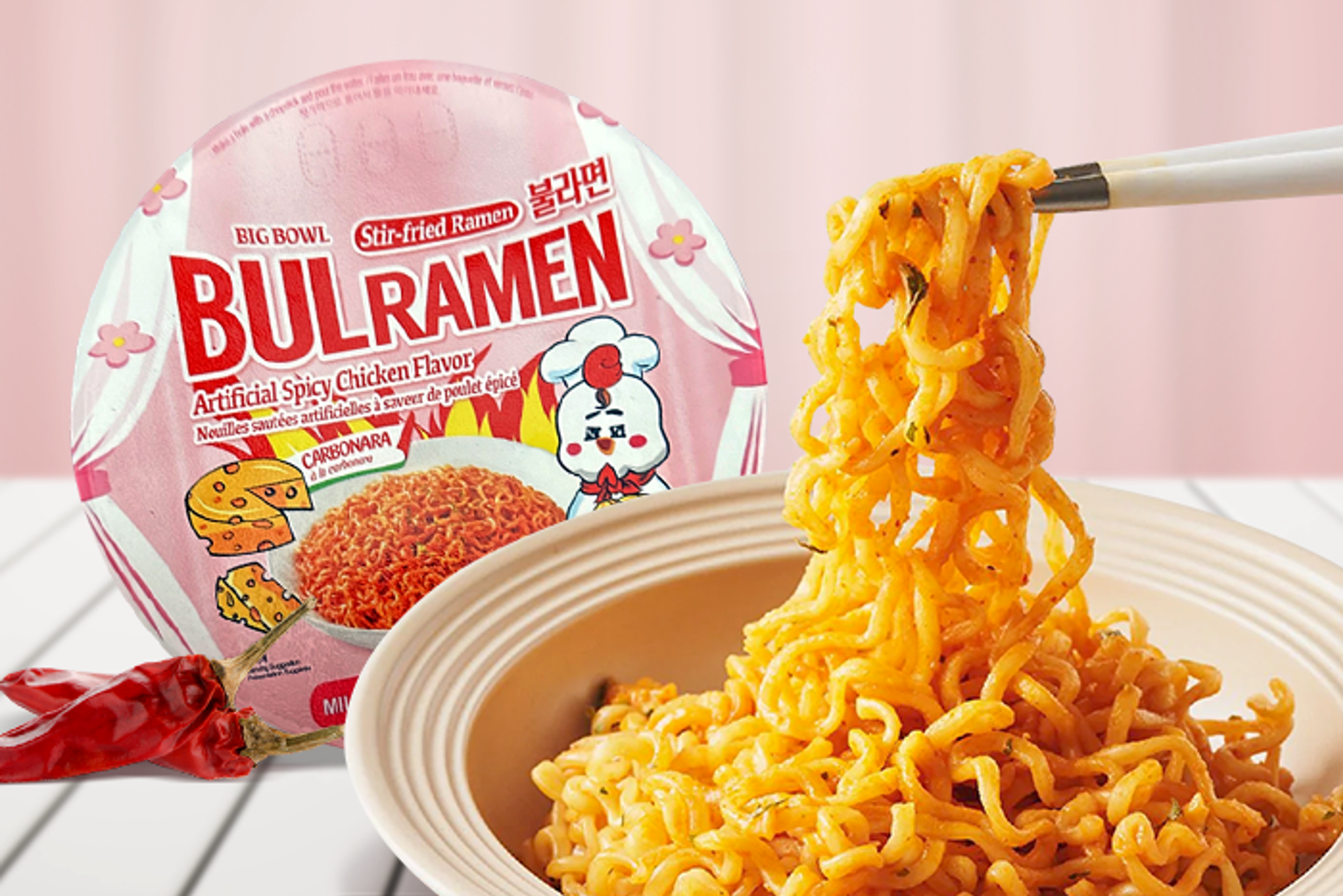 Vorderansicht der Raon Bulramen Spicy Chicken Flavor Ramyeon Carbonara Big Bowl 114g Packung: Zeigt die bunte Verpackung mit dem Produktbild und den Markendetails