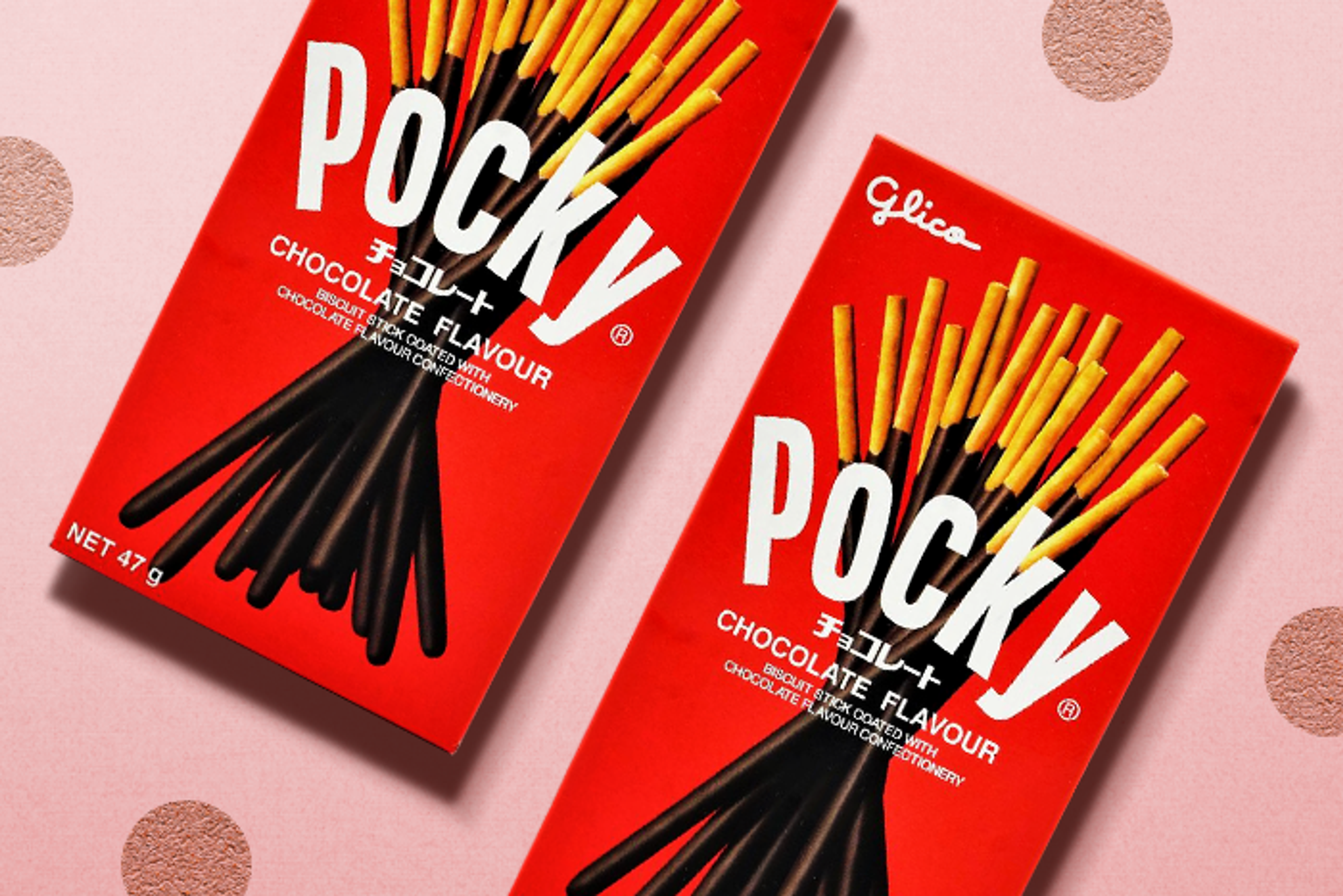 Offene-Packung-Glico-Pocky-mit-zwei-Trays-voller-Schokoladensticks