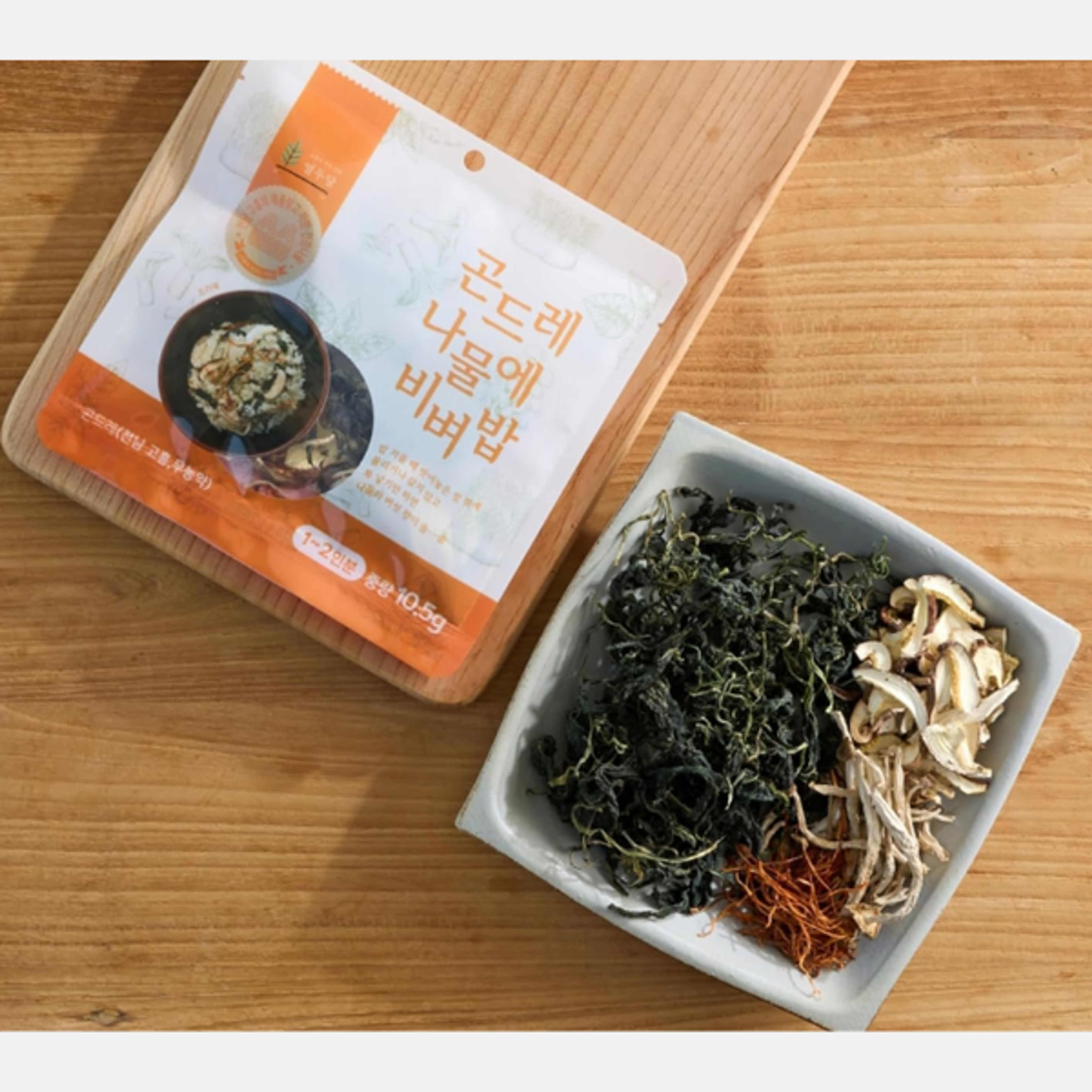 Vorderansicht der DAMWOO Korean Bibimbap Namul Mix - Gondre 10.5g Verpackung – zeigt das natürliche und authentische Design.