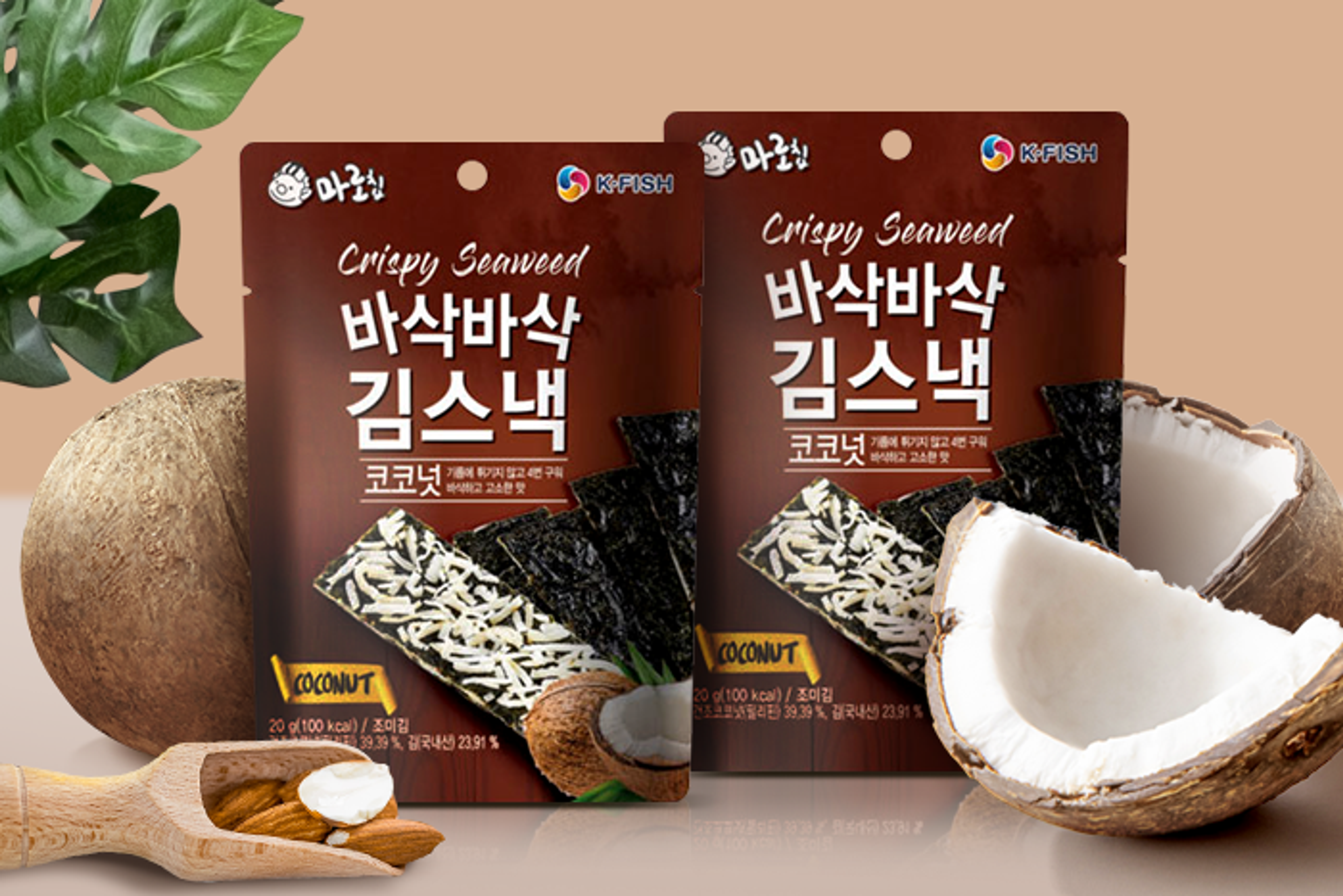 Nahaufnahme des K-FISH Crispy Seaweed Coconut Snacks, betont die Kombination von Algen und Kokos