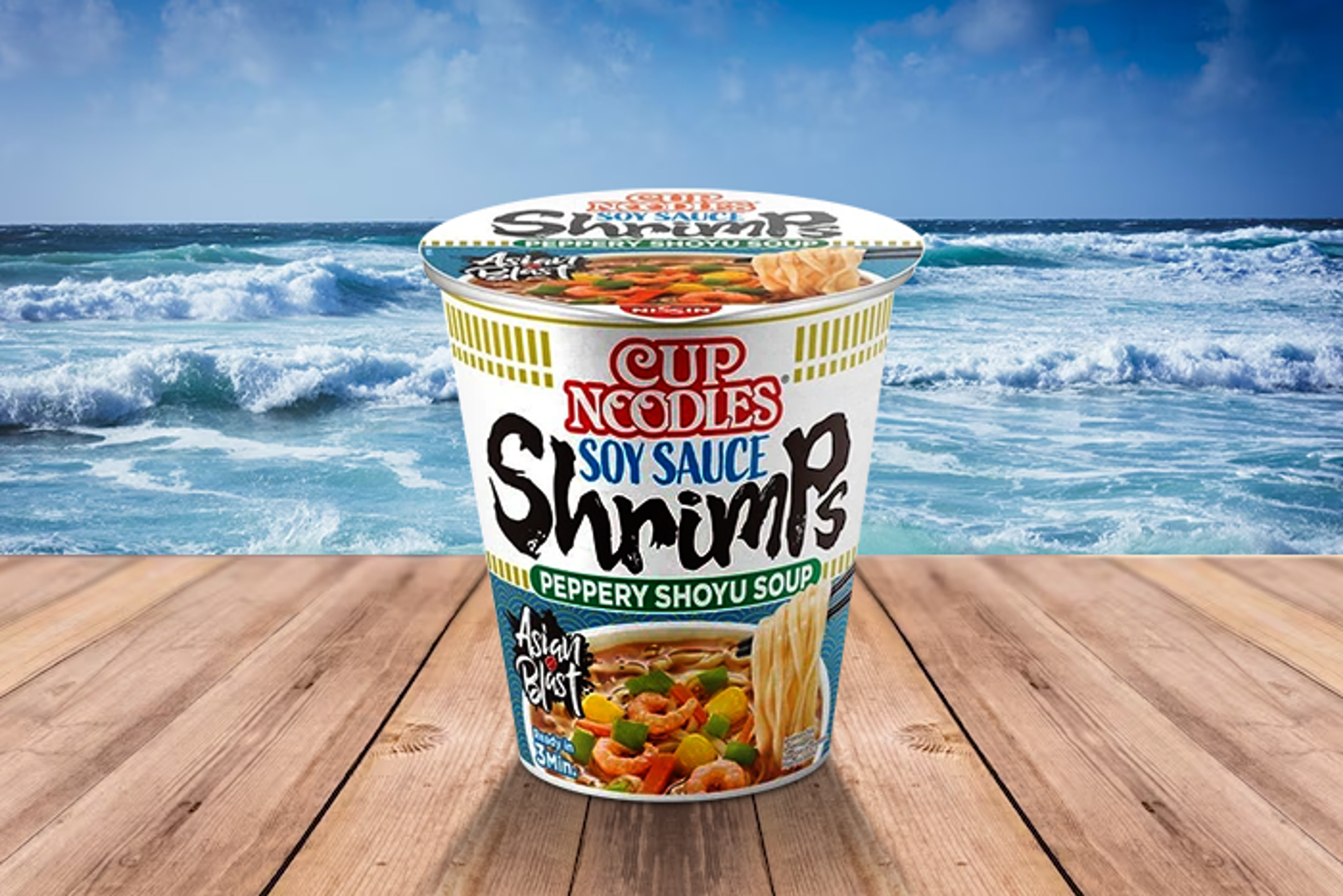 Nissin Cup Noodles Sojasauce Shrimps 63g - Ein Becher Nissin Cup Noodles Sojasauce Shrimps 