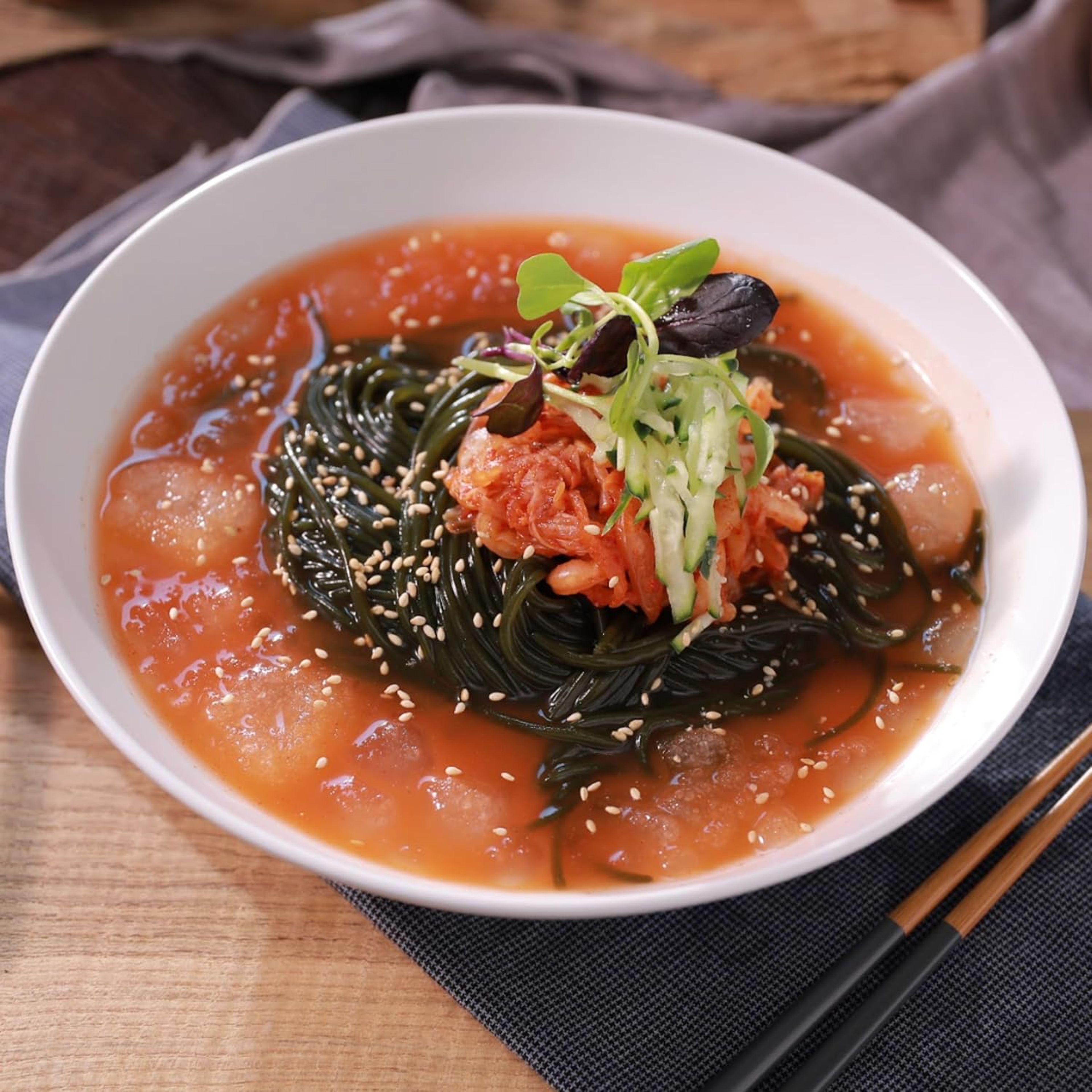 ECA Seaweed Noodle with Spicy Sauce 391 g