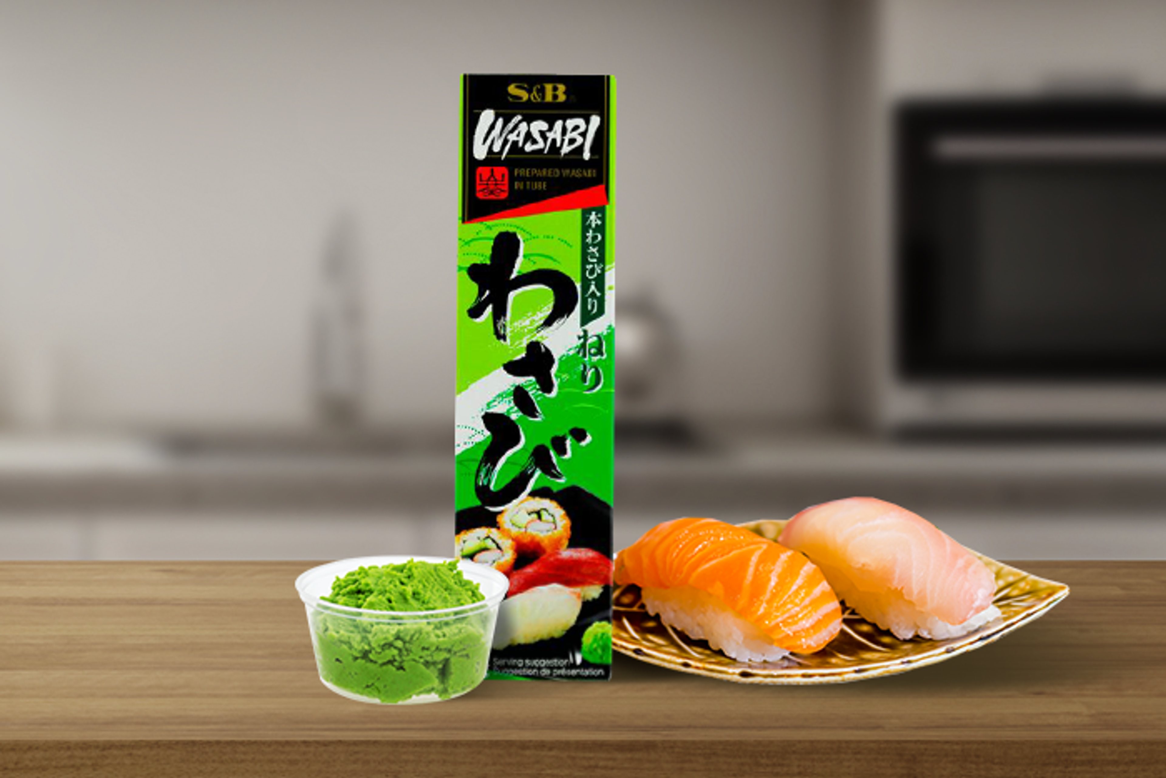 S&B-Wasabi-Paste-neben-einem-Teller-mit-frischem-Sushi-und-Sashimi-zur-Geschmacksverstärkung