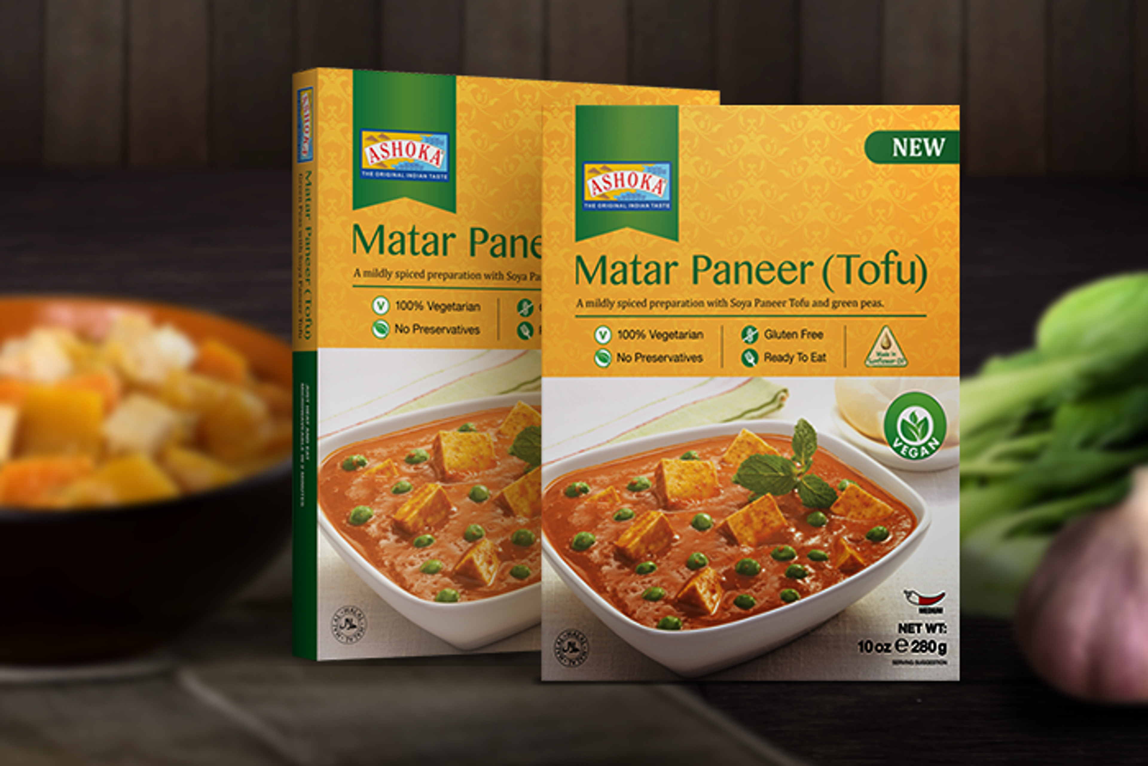 Nahaufnahme von Ashoka Matar Paneer Tofu auf einem Teller serviert.