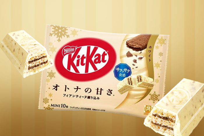 Geöffnete-Packung-von-Kitkat-Mini-Weiße-Schokolade-mit-mehreren-Stücken-sichtbar-angeordnet-für-den-Genuss