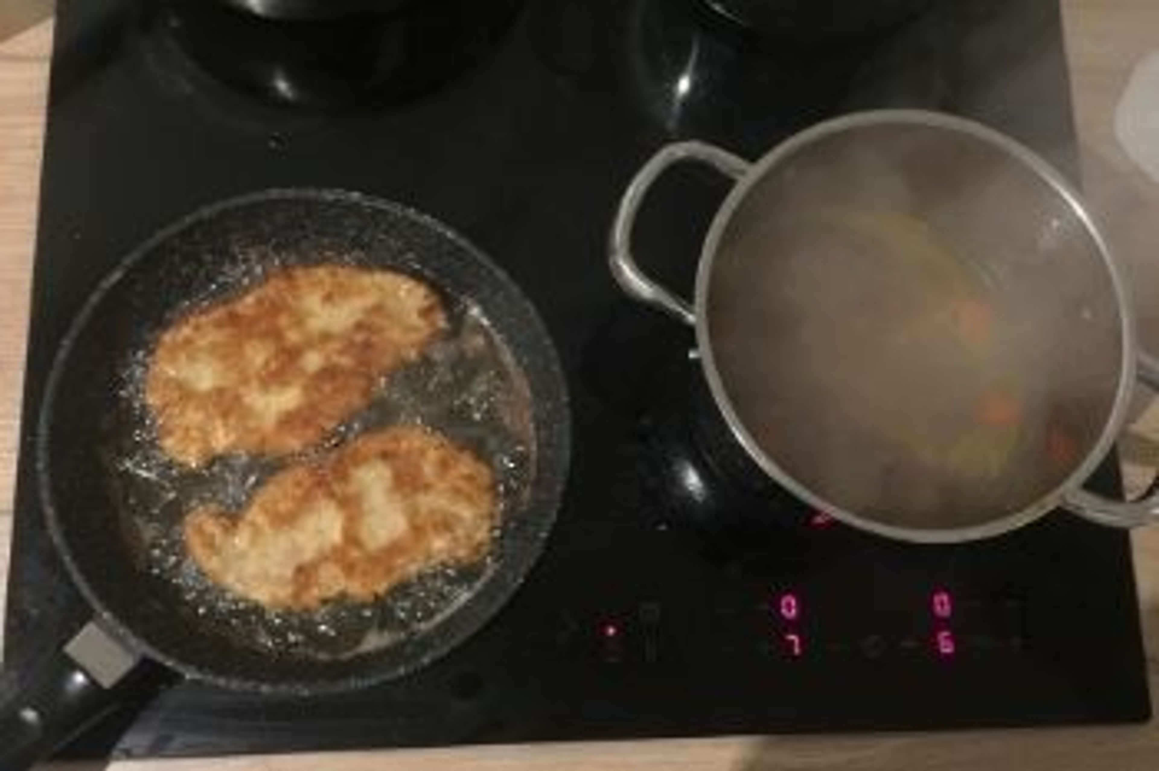 Gemüse und Kartoffeln kochen