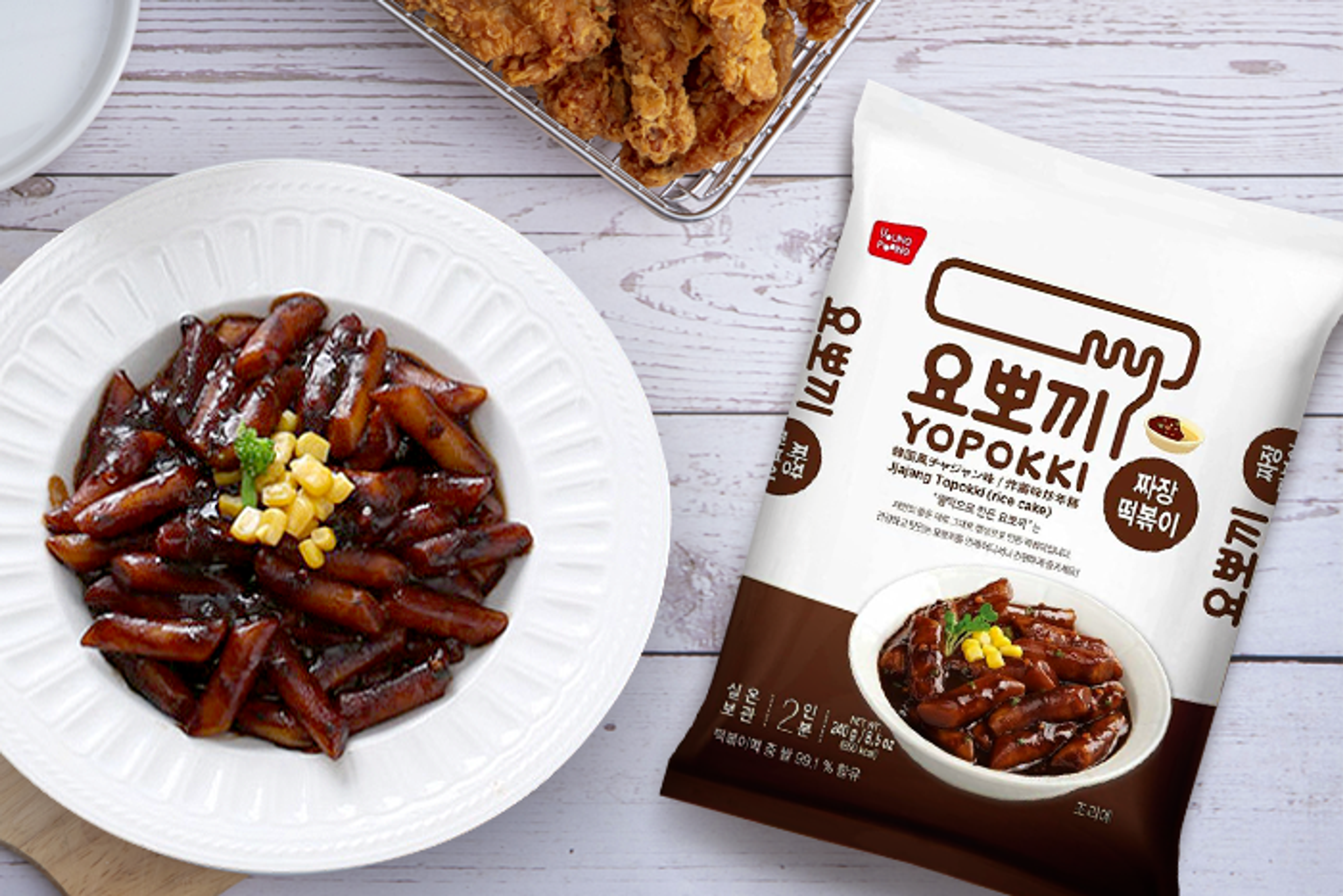 Yopokki Topokki Jjajang rice cake with Jjajang (black bean) sauce bag 120g