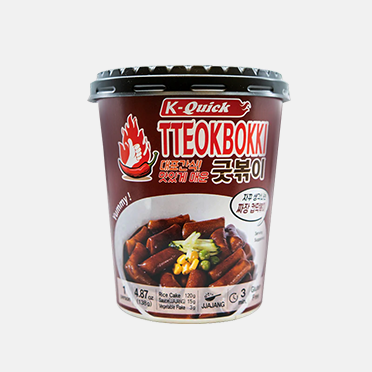 Verpackung von K-Quick Tteokbokki Cup, ideal für unterwegs.