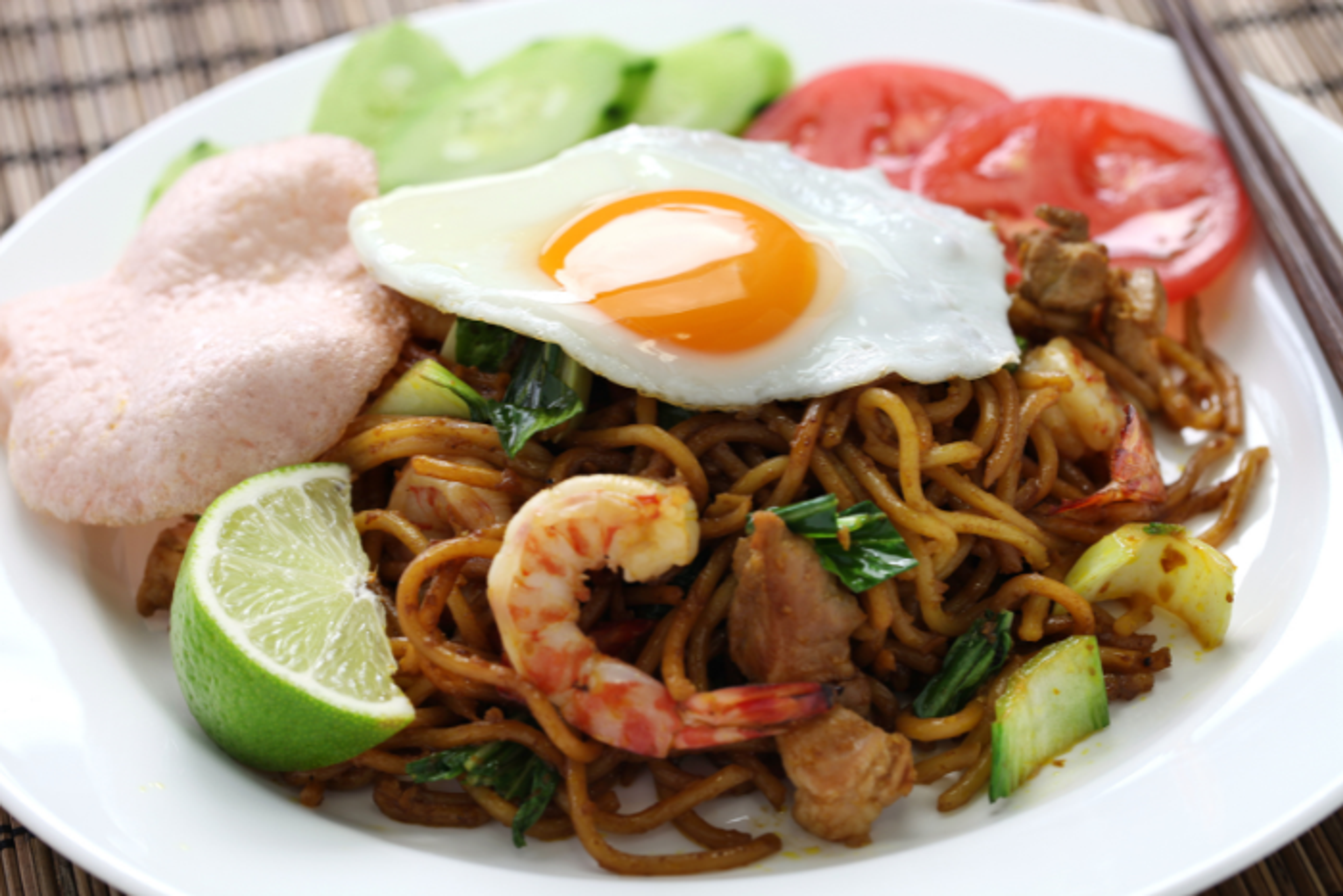 Würzige Mie Goreng: Herzhaft und einfache indonesische gebratene Nudelfreude mit Austernsoße