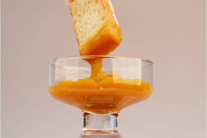 Frutrip Puree Squeeze als Zutat in einem Cocktail.
