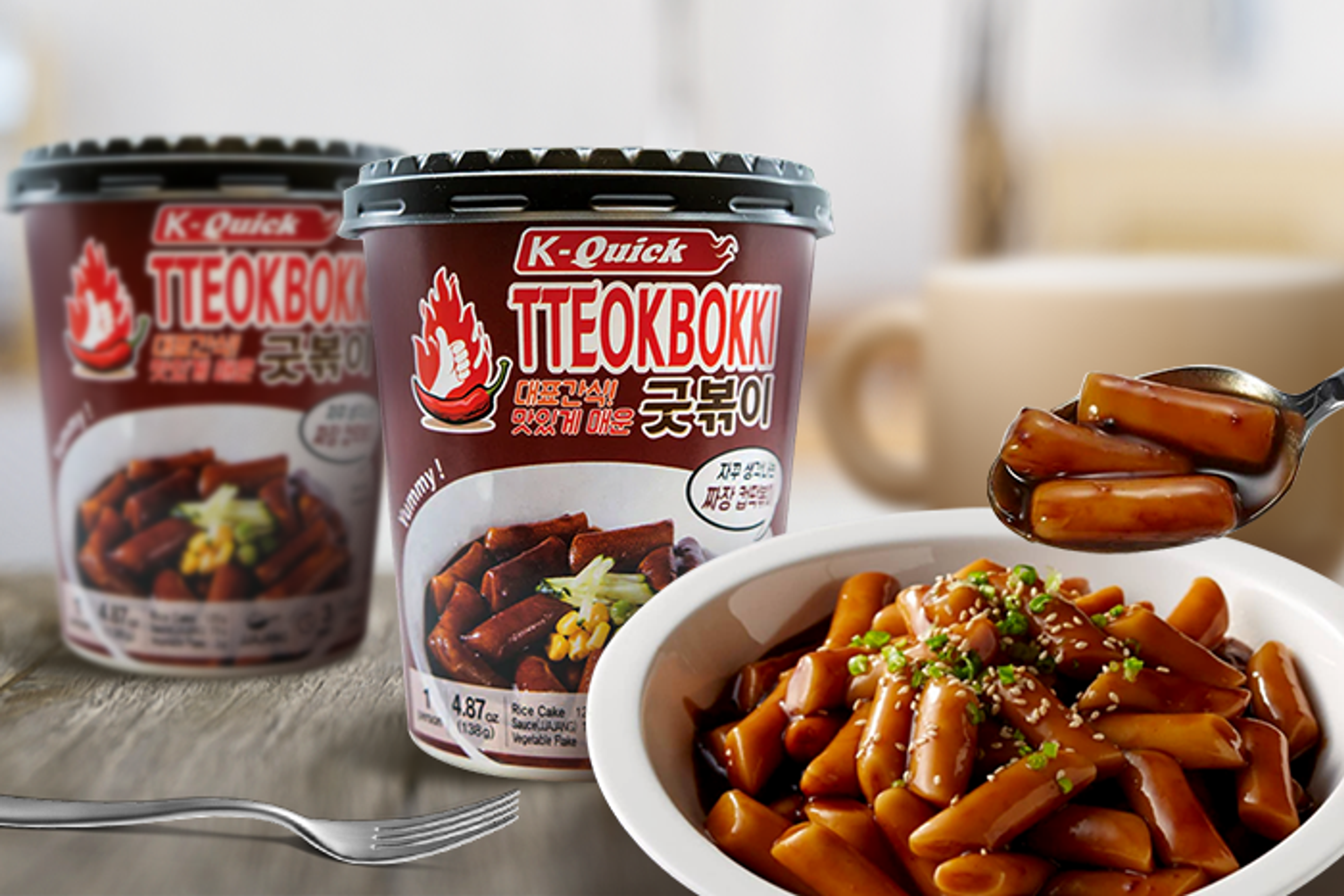 Tteokbokki Cup vor der Mikrowellenzubereitung.