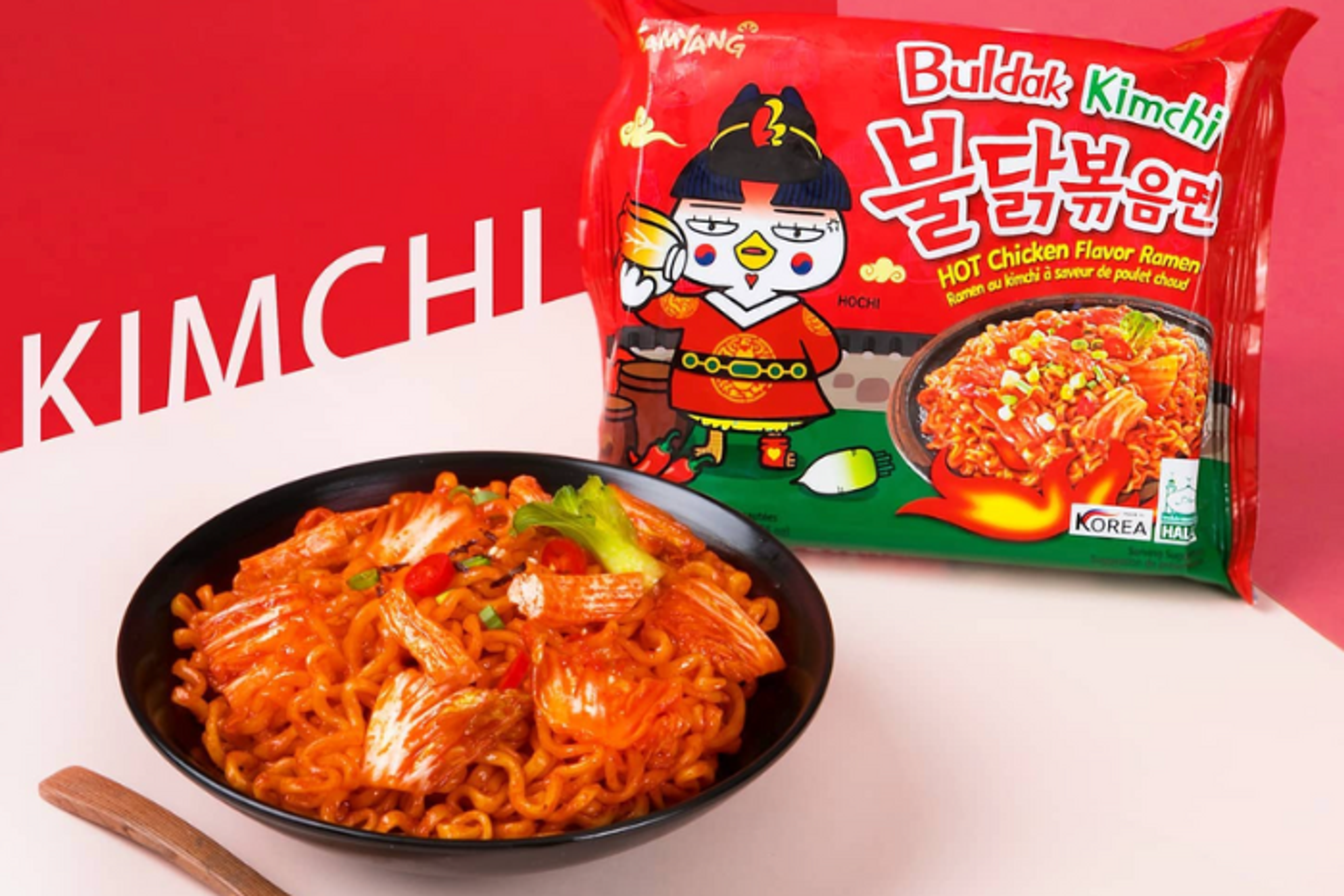 Samyang Buldak Kimchi Ramyeon in der Schüssel serviert