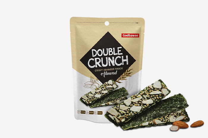 DOUBLE-CRUNCH-Crispy-Seaweed-Snack-Almond-25g-Packung-vorderansicht-auf-hellem-Hintergrund