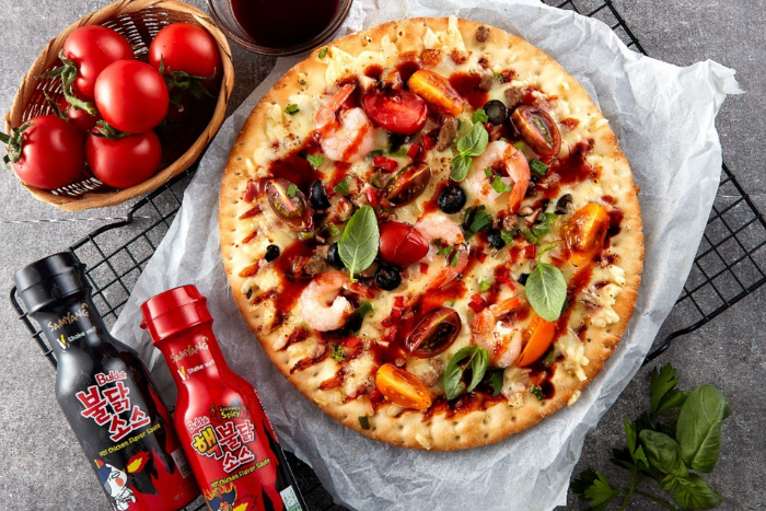Pizza auf ein neues Level gebracht mit Samyang Buldak 2x Spicy Sauce
