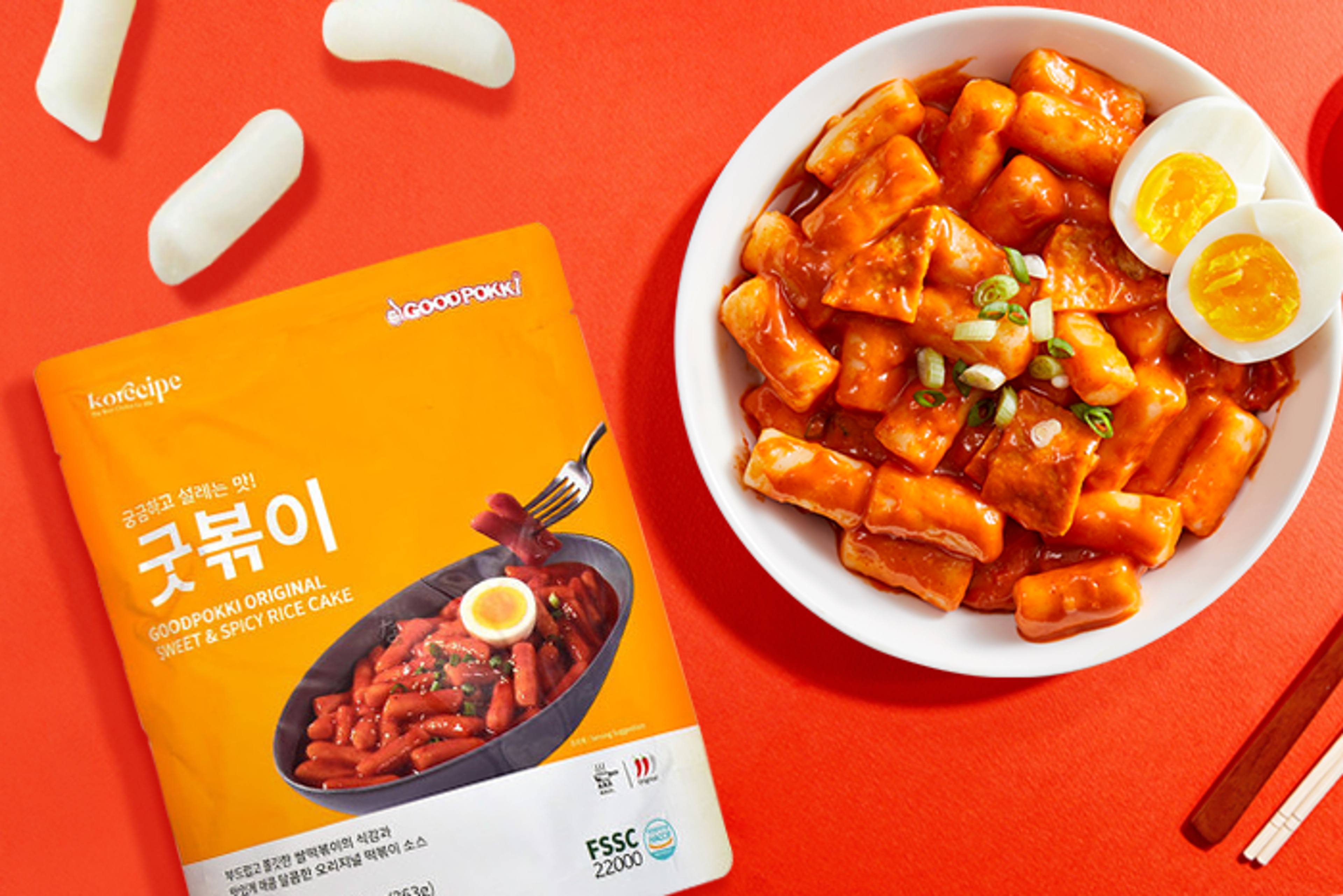 Servierte Tteokbokki, dampfend und verführerisch.