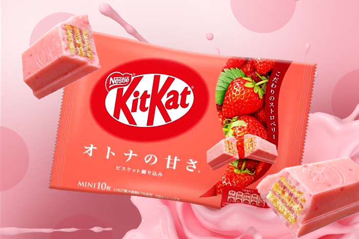Einzelnes-Kitkat-Mini-Erdbeer-auf-weißem-Untergrund-mit-rosa-Schokoladenüberzug