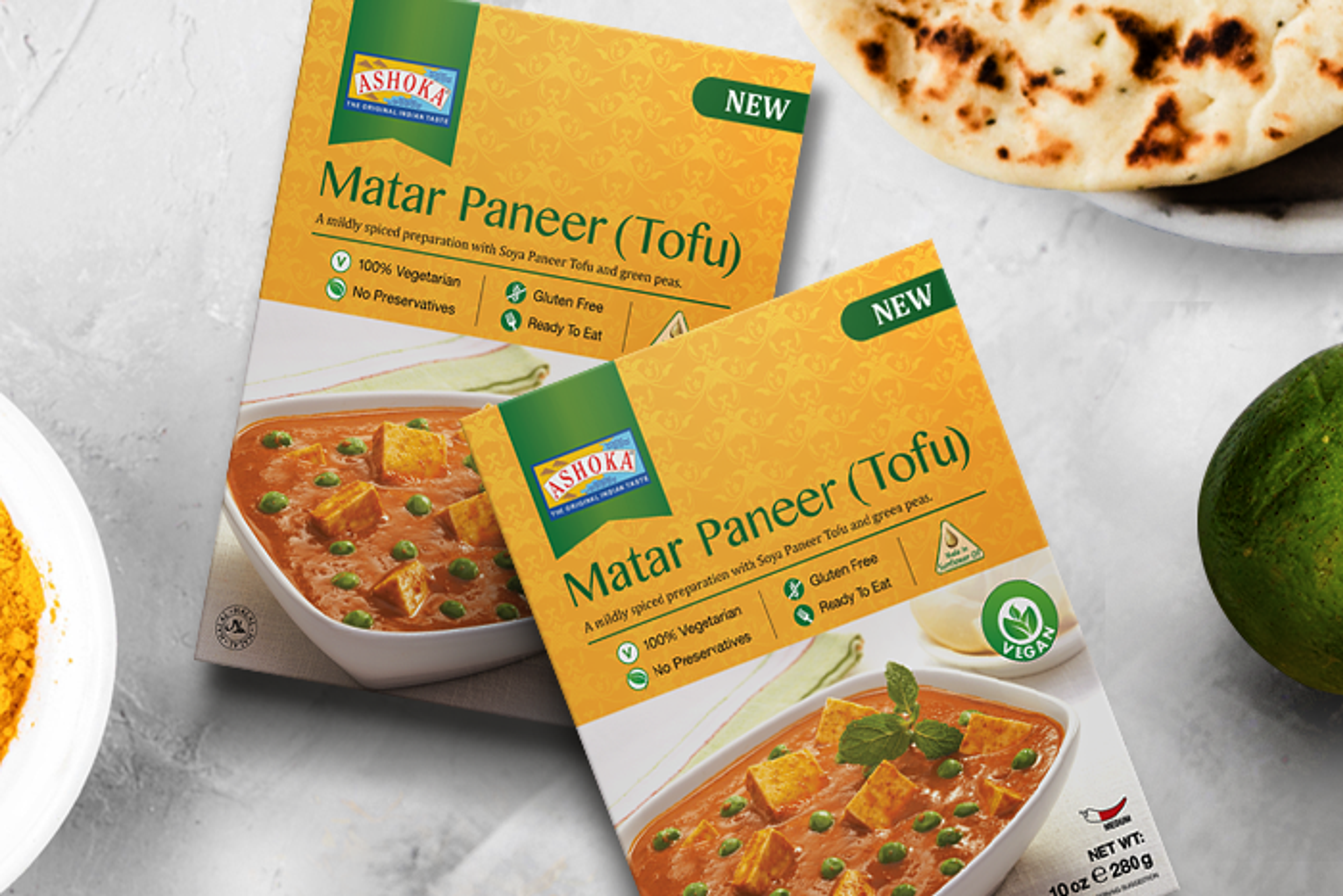 Eine Person, die Ashoka Matar Paneer Tofu genießt.