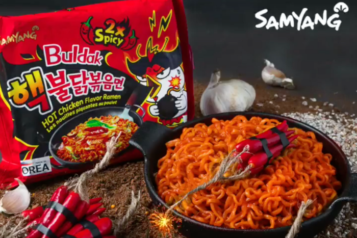 Servierte Schüssel mit Samyang Buldak 2x Spicy Hot Chicken Ramyeon