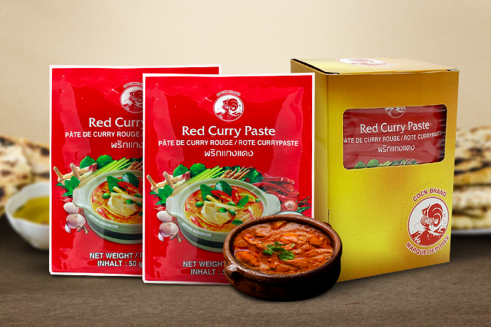Geöffnete Packung der COCK Roten Currypaste, bereit zum Kochen