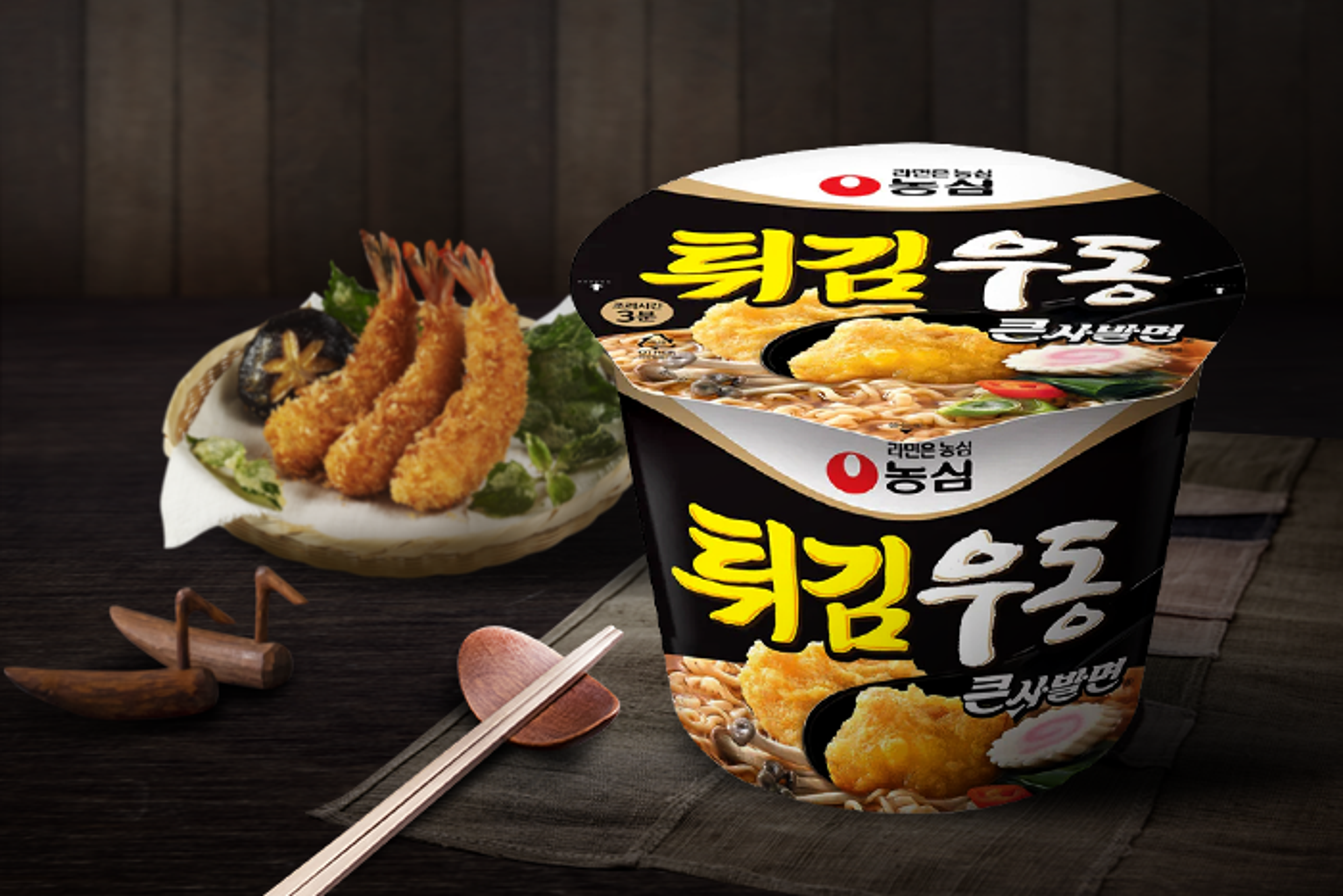 Nongshim Tempura Ramen Cup Big Bowl 111g Verpackung, Vorder- und Rückseite mit deutlichen Produktinformationen und Zubereitungshinweisen.