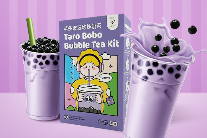 Zubereiteter Taro Bubble Tea mit Tapioka-Perlen, servierbereit