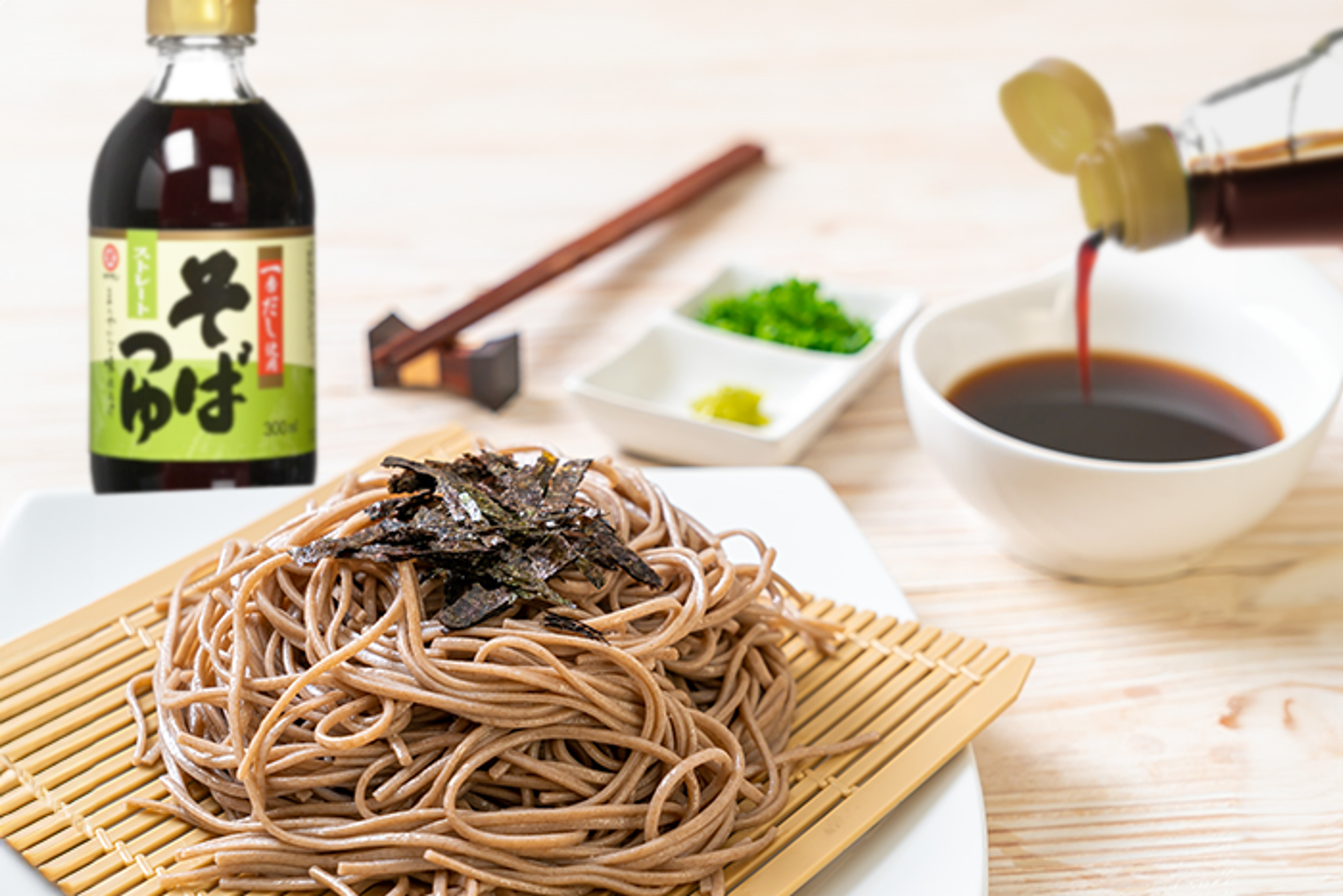 Kreative Küchenanwendung von Takesan Soba Tsuyu Sauce in einem traditionellen japanischen Gerich