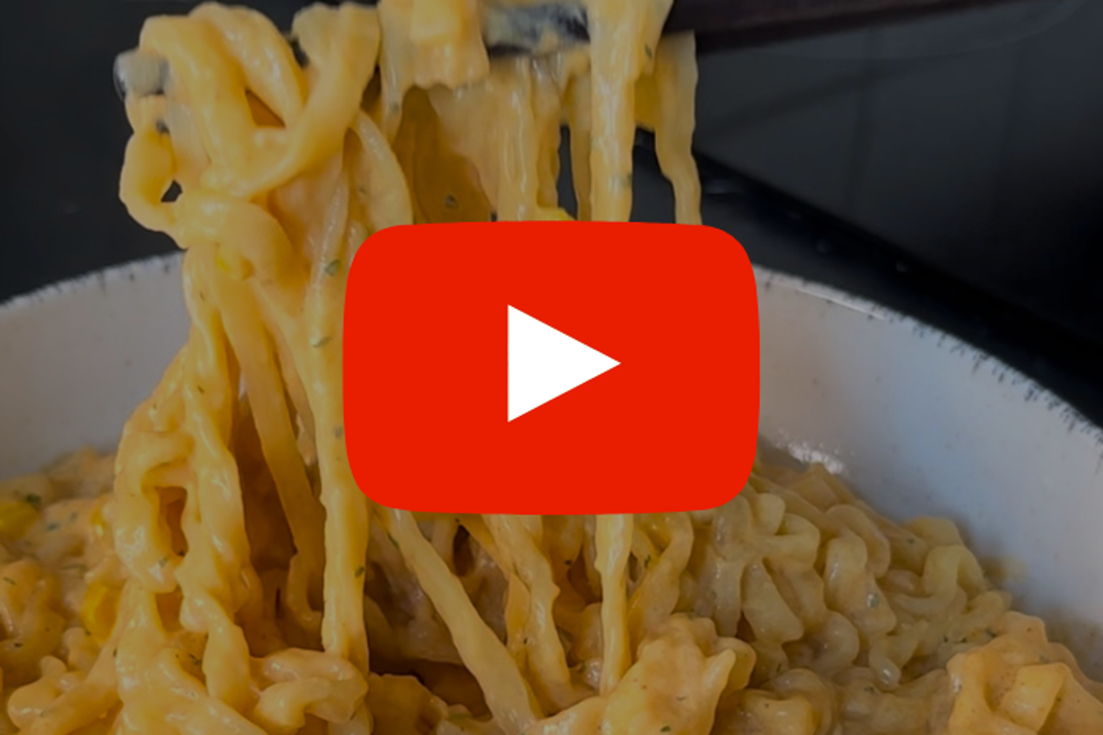 Samyang Buldak Carbonara Ramyeon Kochvideo auf YouTube