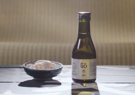 Der erste vegane, handgefertigte, preisgekrönte, designte japanische Craft Sake-to-go!