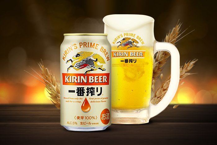 Kirin Ichiban Bier eingeschenkt in einem Glas – illustriert die kristallklare Farbe und die erfrischende Schaumkrone