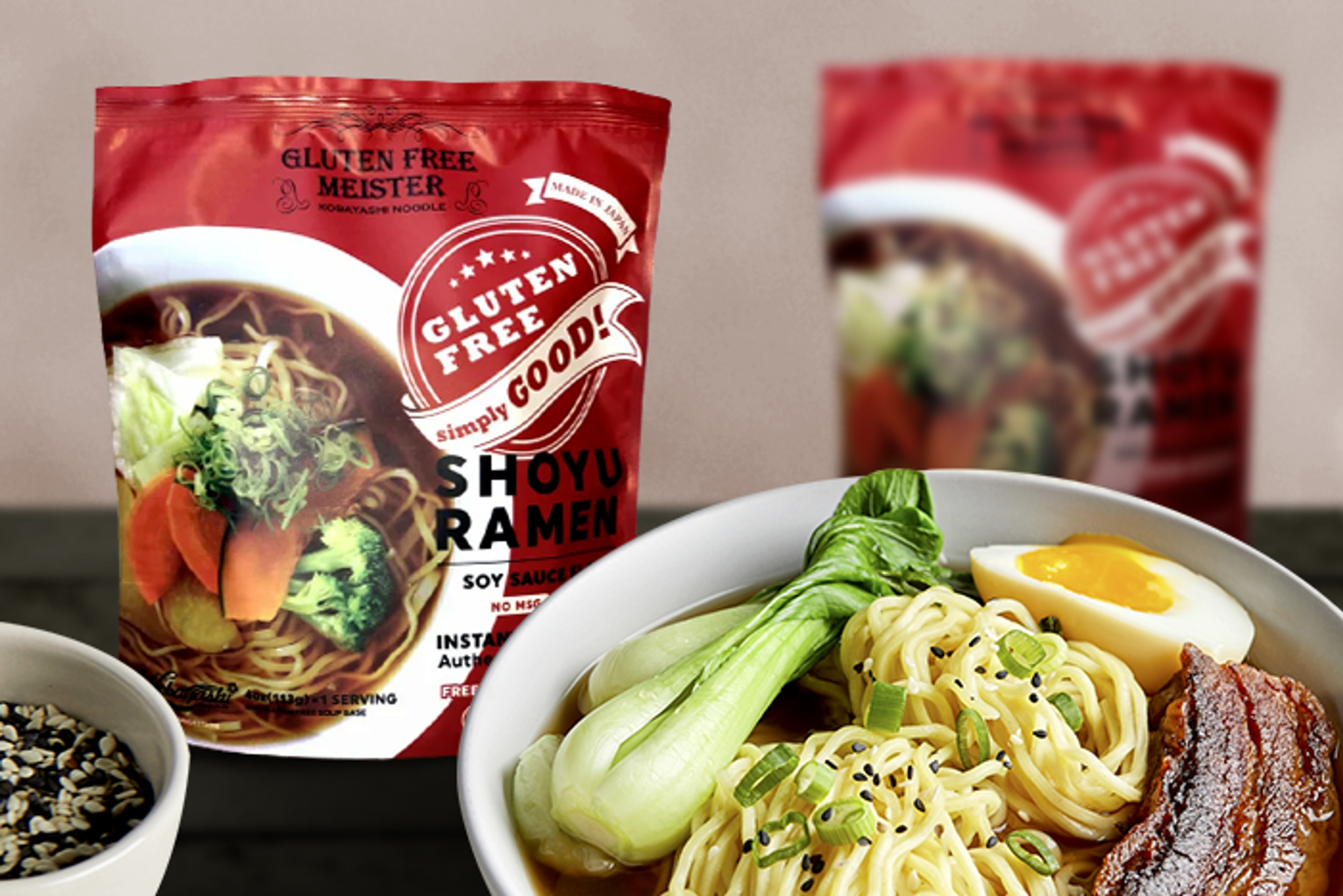 Eine Schüssel mit zubereiteten Shoyu Ramen, klar gekennzeichnet als glutenfrei und vegan.