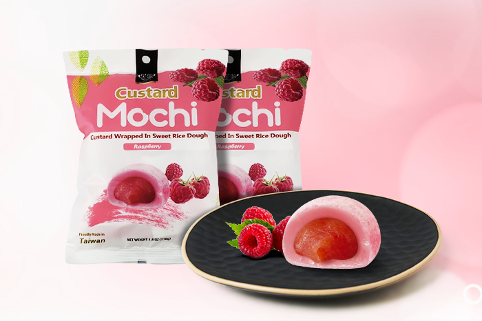 Jeder Mochi ist gefüllt mit einer süßen und saftigen Himbeercustard-Füllung. - Rice cake