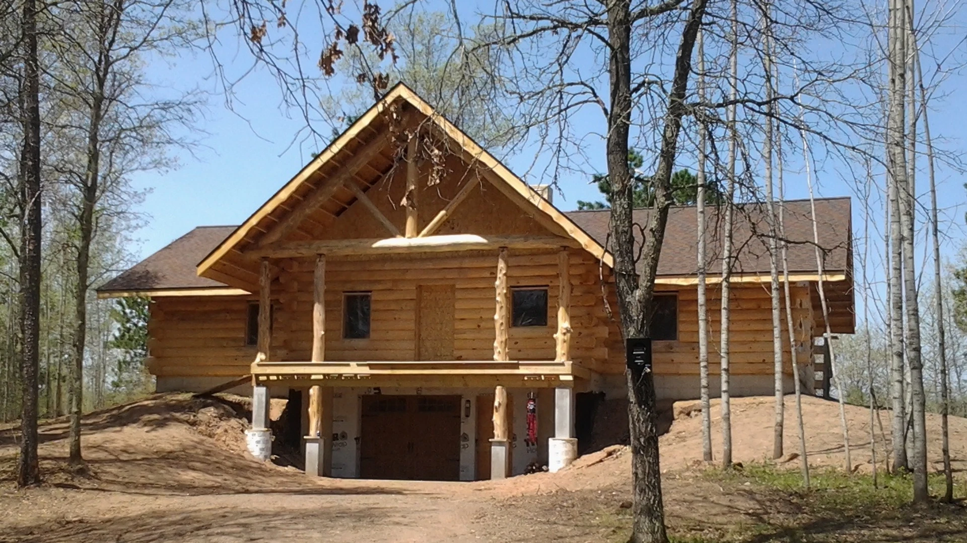 Wisconsin-made log home packages. Made the classic way.