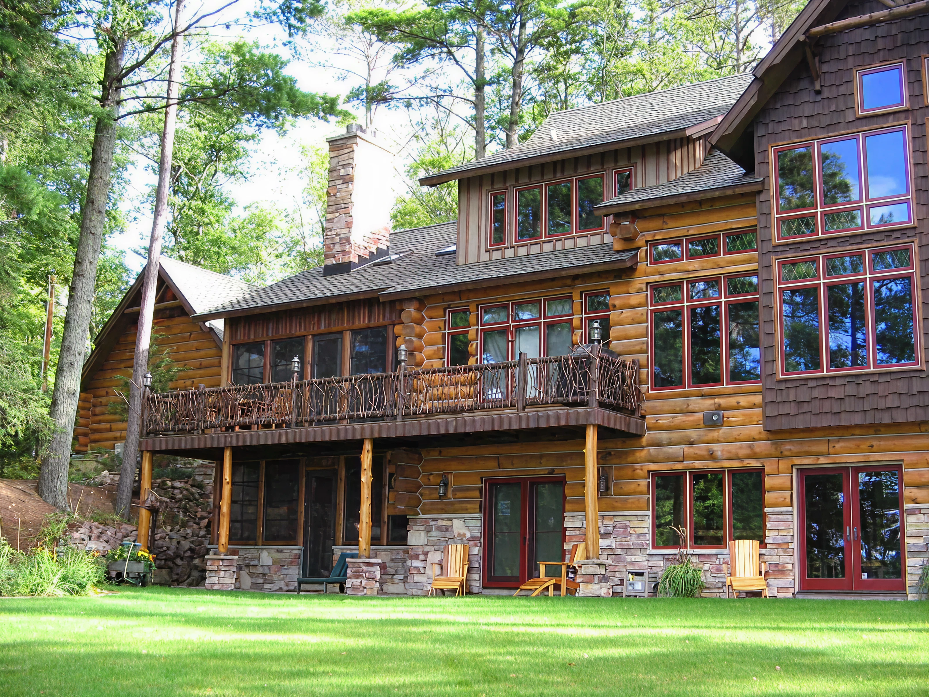 Wisconsin-made log home packages. Made the classic way.
