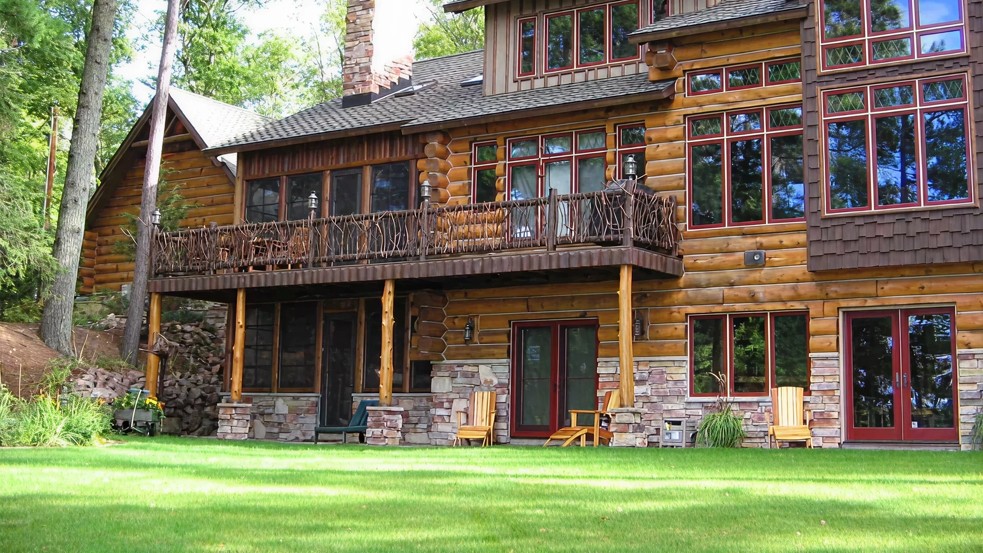 Wisconsin-made log home packages. Made the classic way.