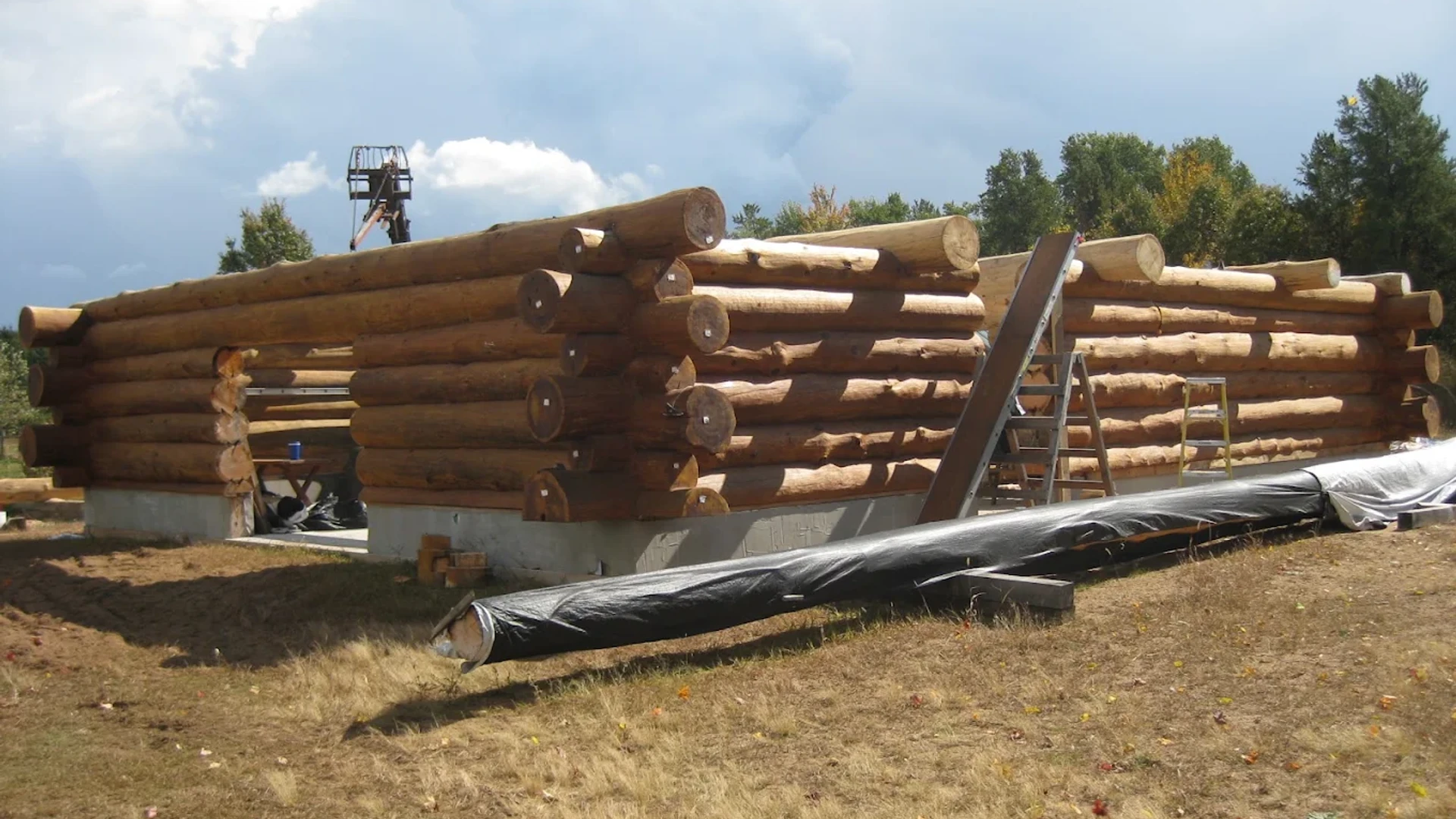 Wisconsin-made log home packages. Made the classic way.